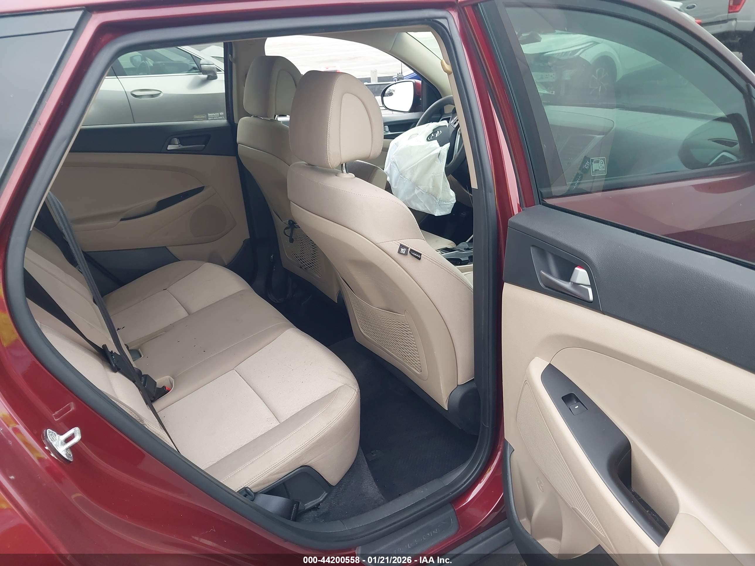 HYUNDAI TUCSON image 8