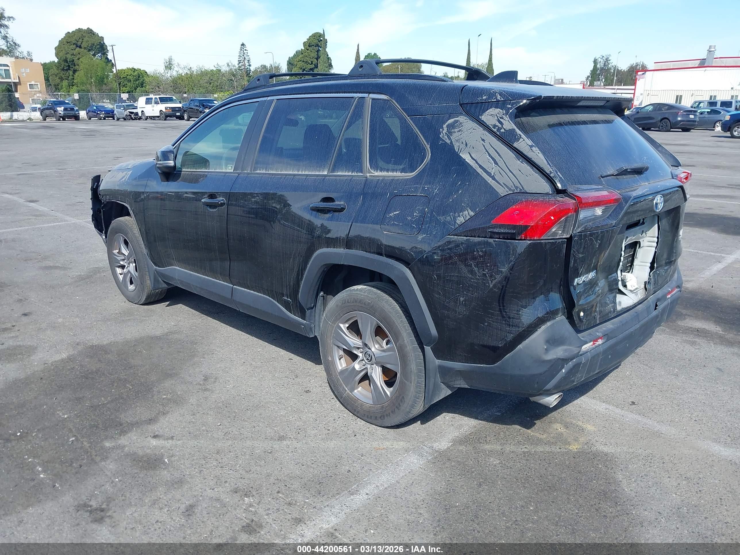 TOYOTA RAV4 image 3