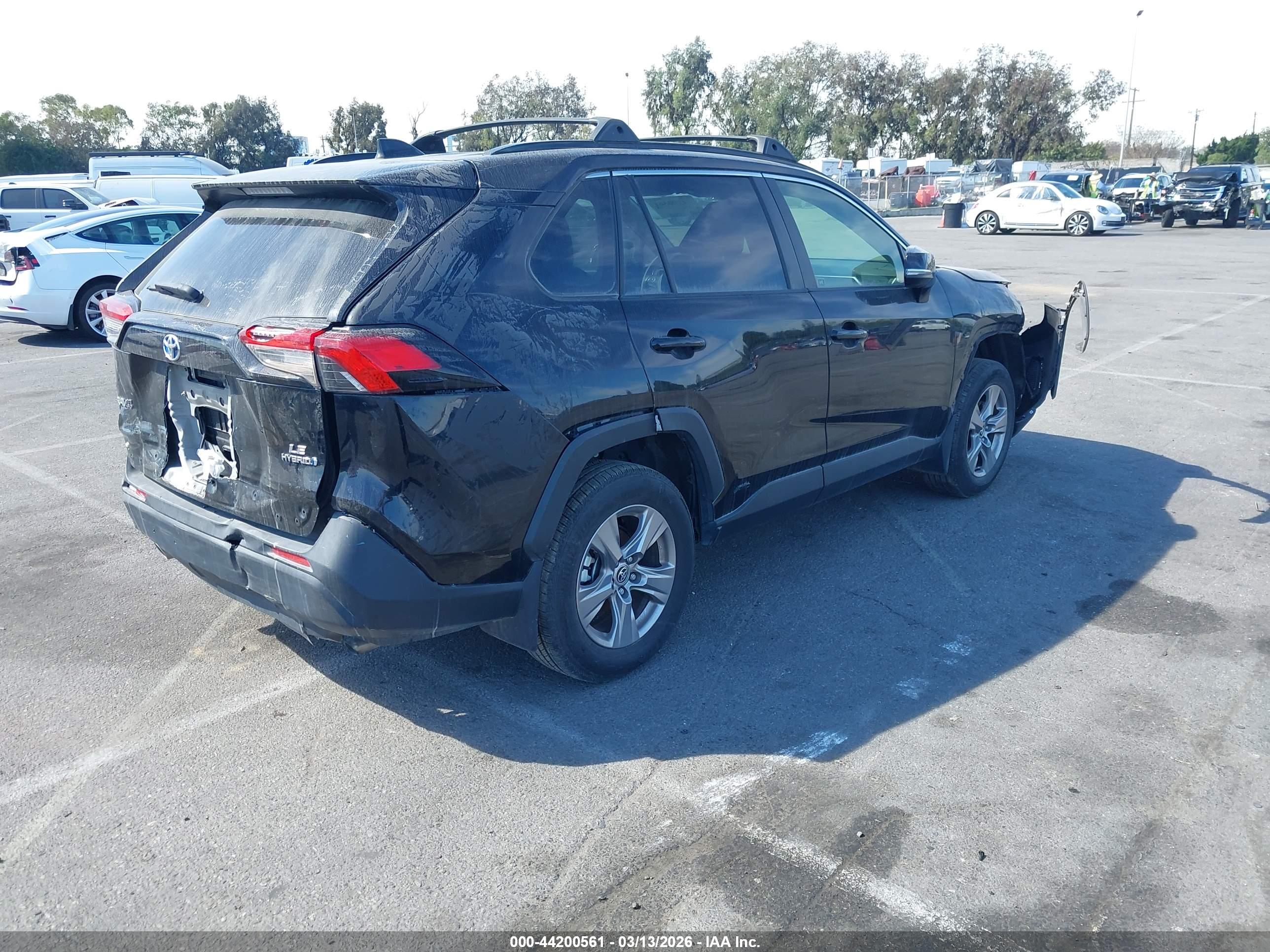TOYOTA RAV4 image 4