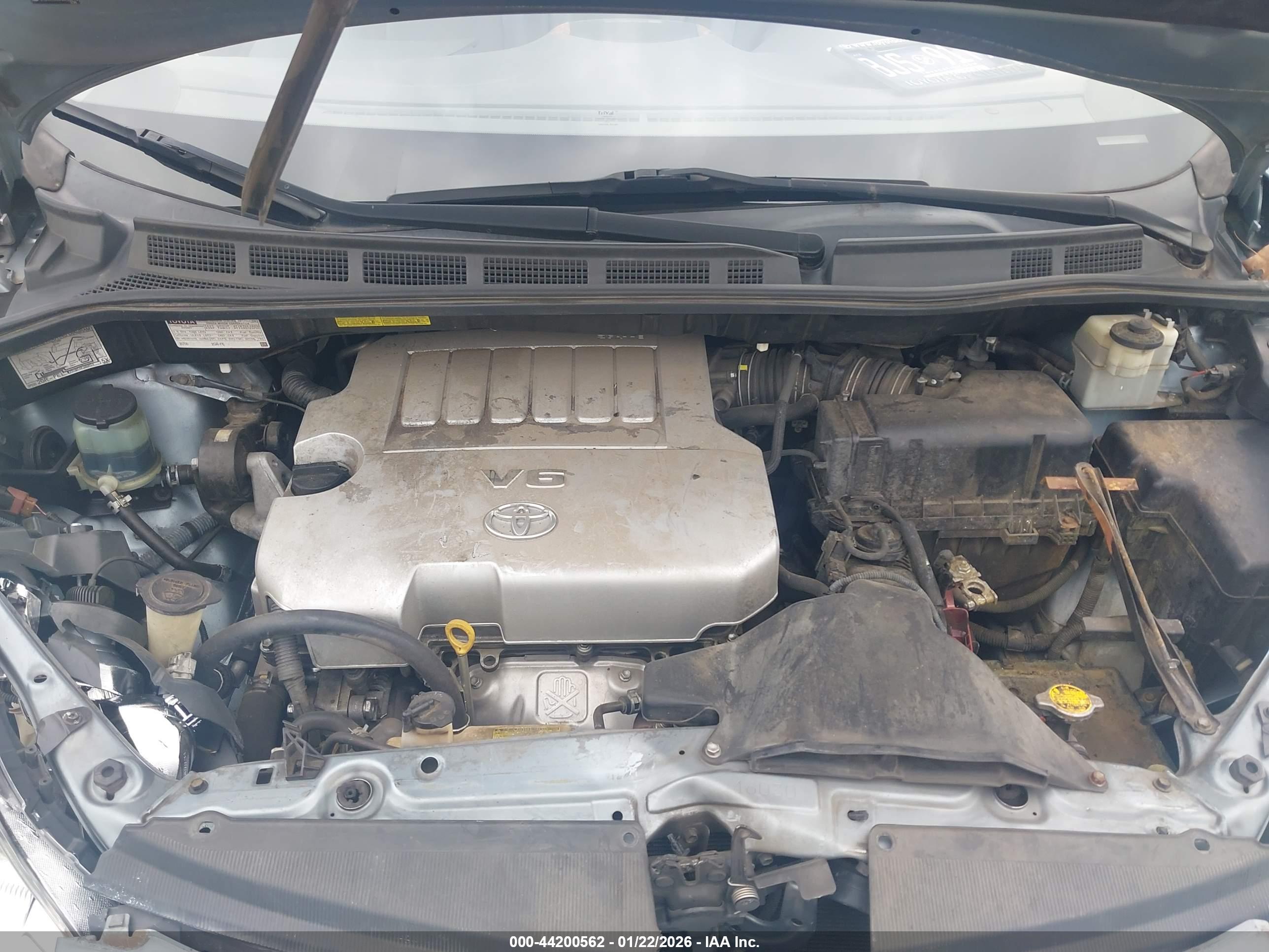 TOYOTA SIENNA image 10
