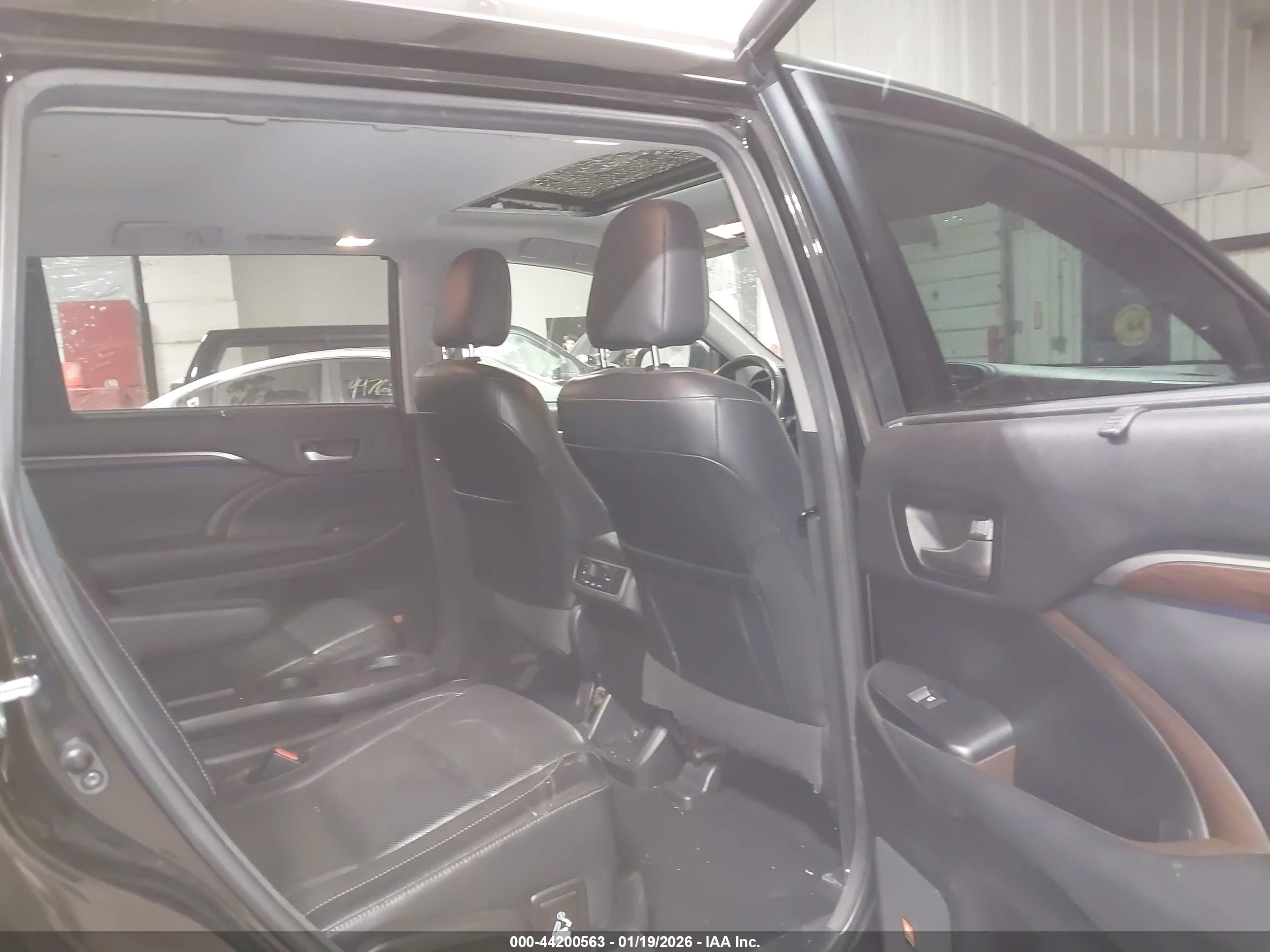 TOYOTA HIGHLANDER image 8