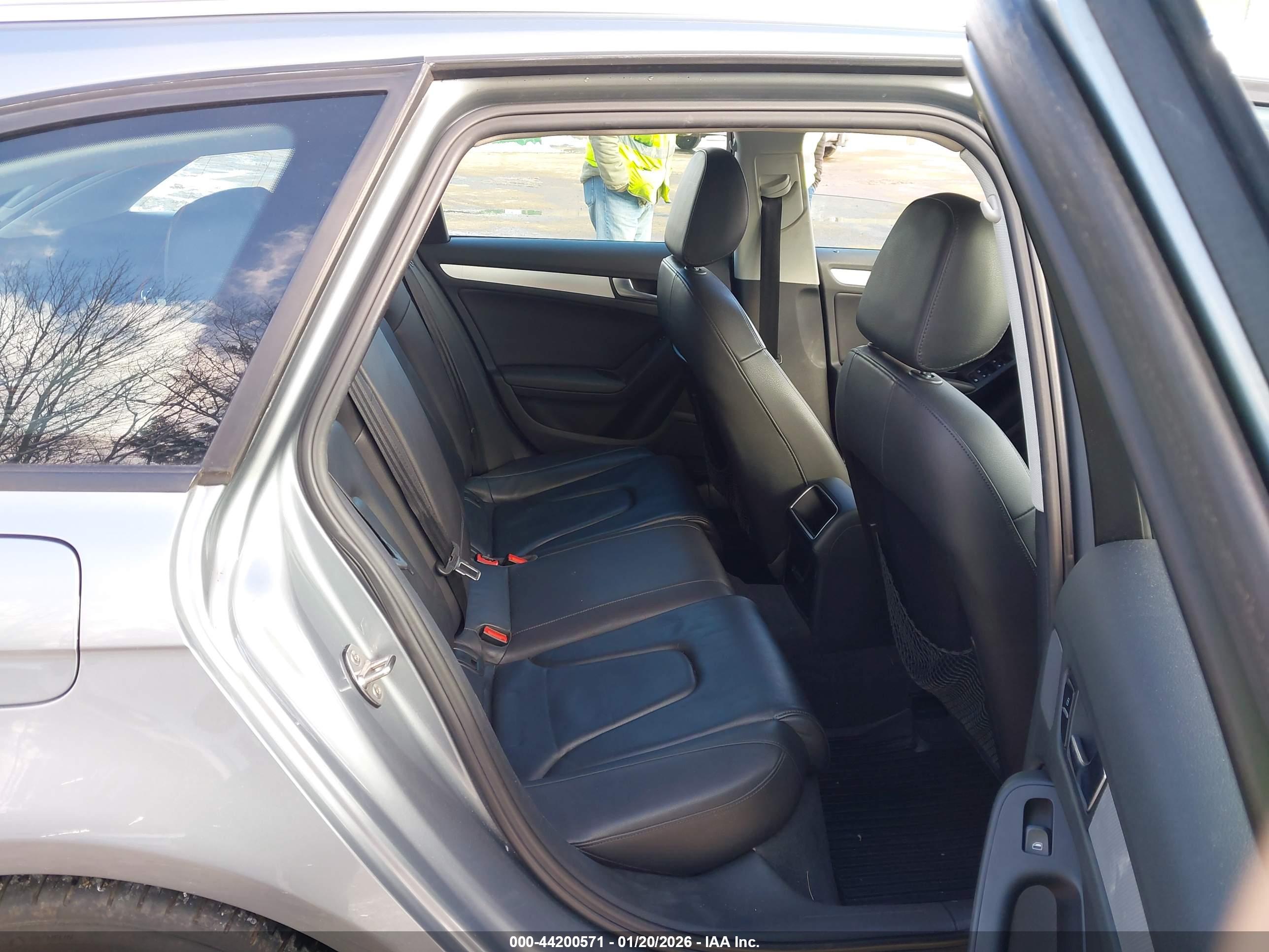 AUDI A4 image 8