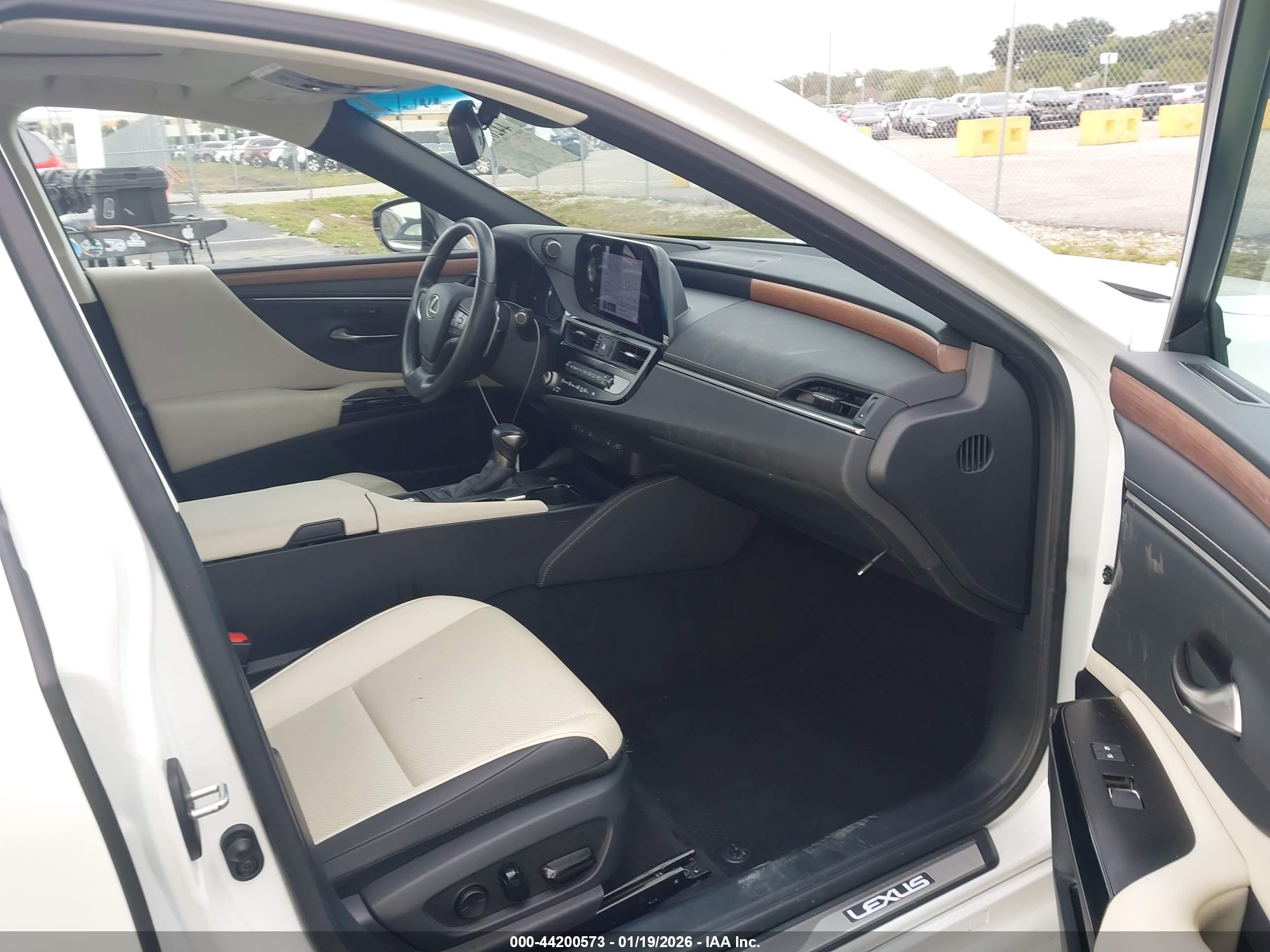LEXUS ES image 5