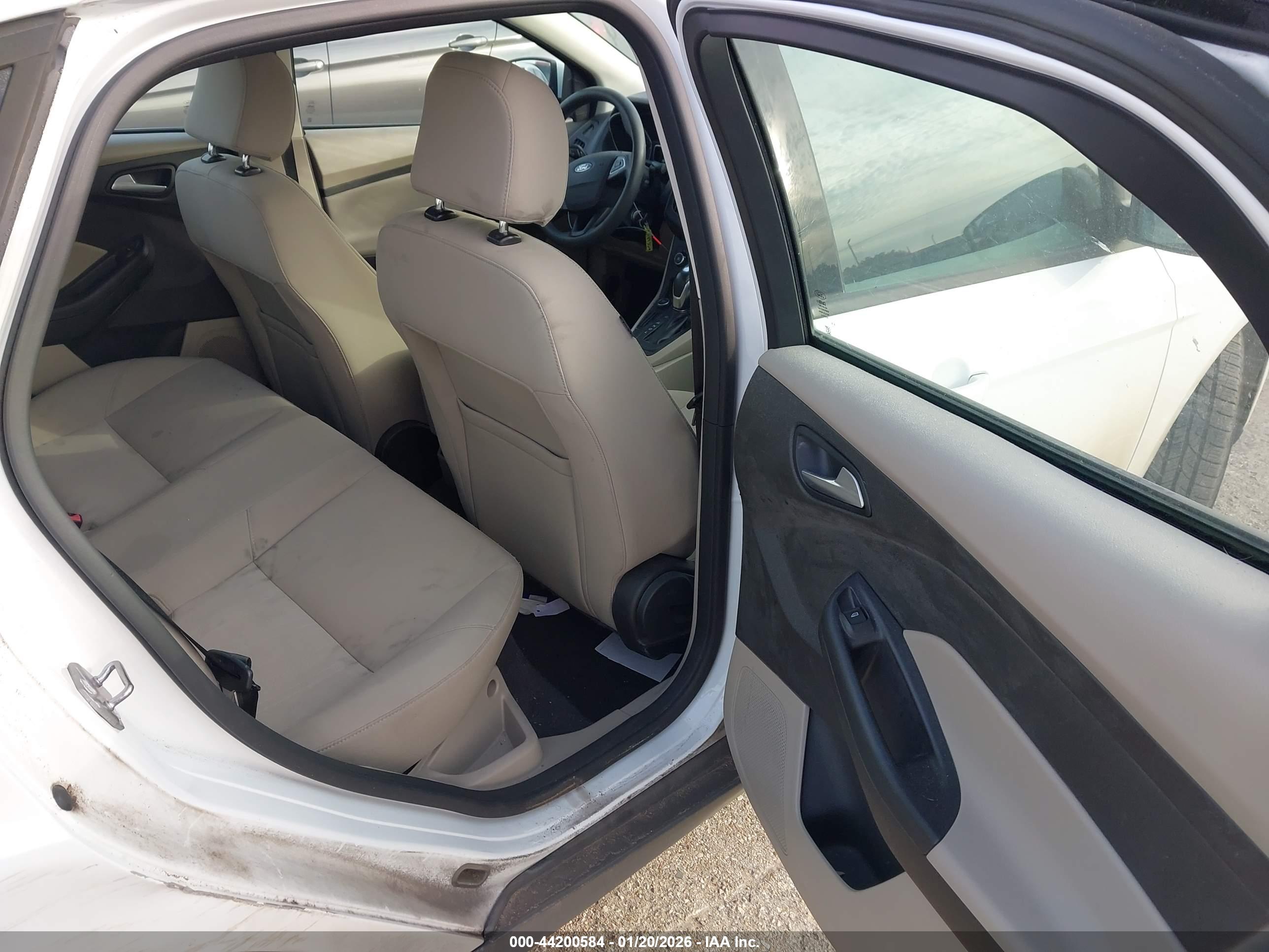 FORD FOCUS image 8