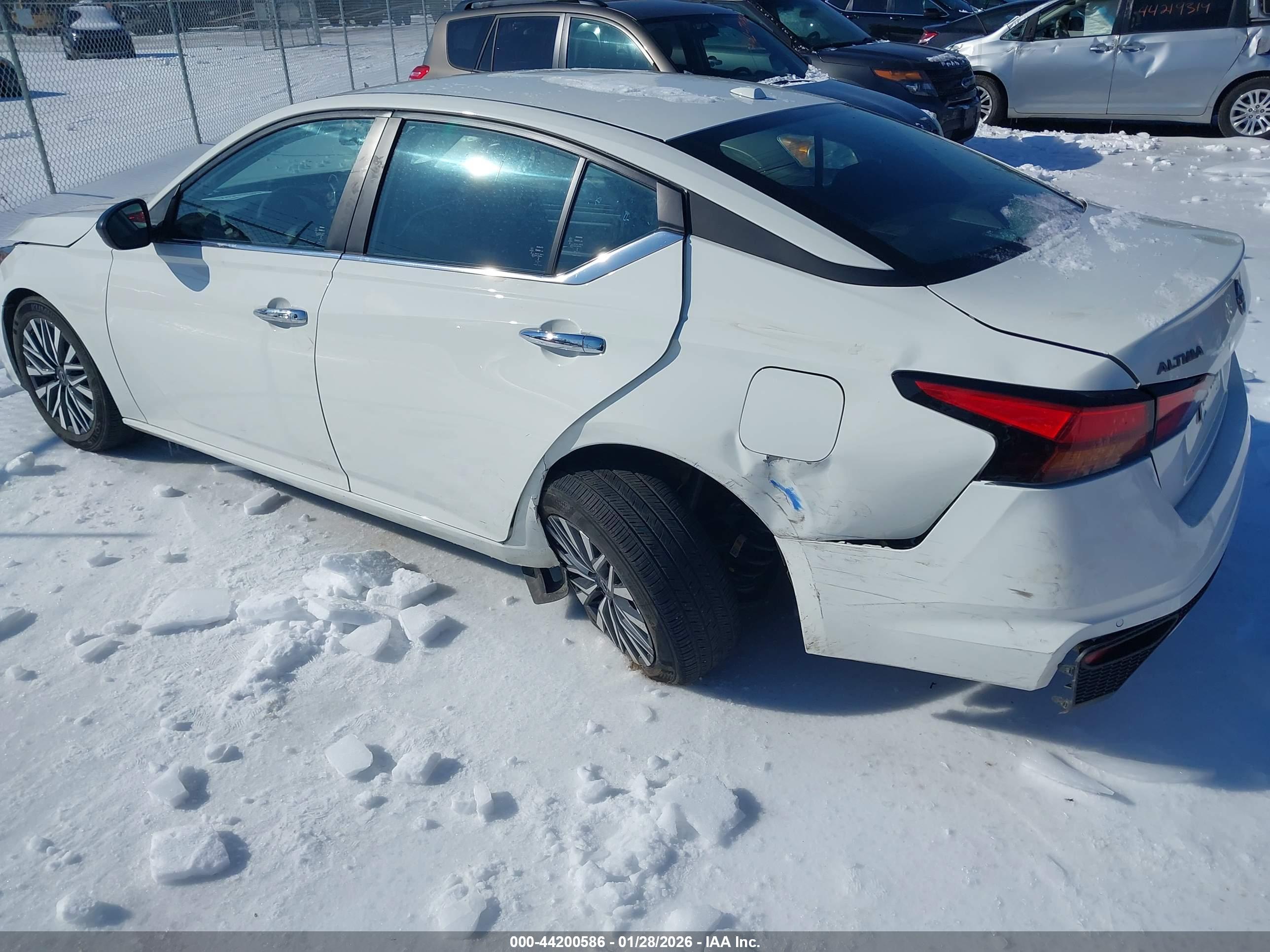 NISSAN ALTIMA image 3