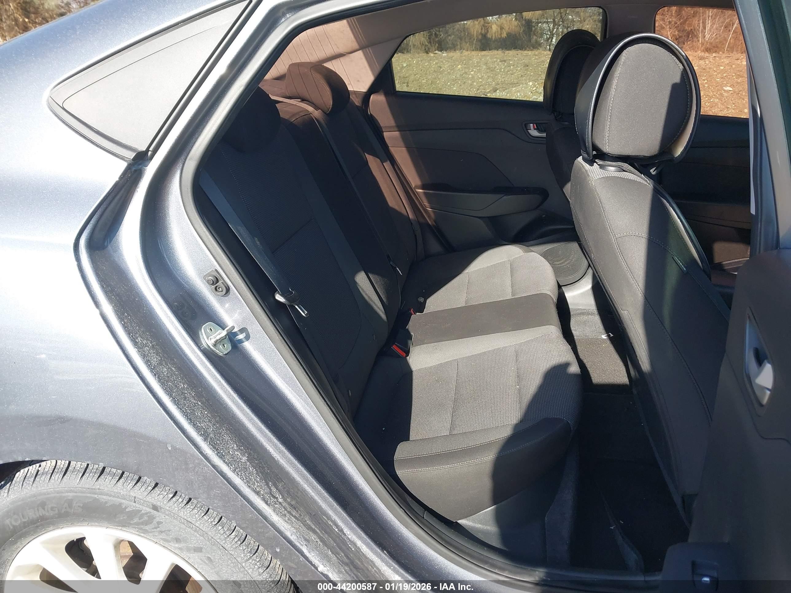 HYUNDAI ACCENT image 8