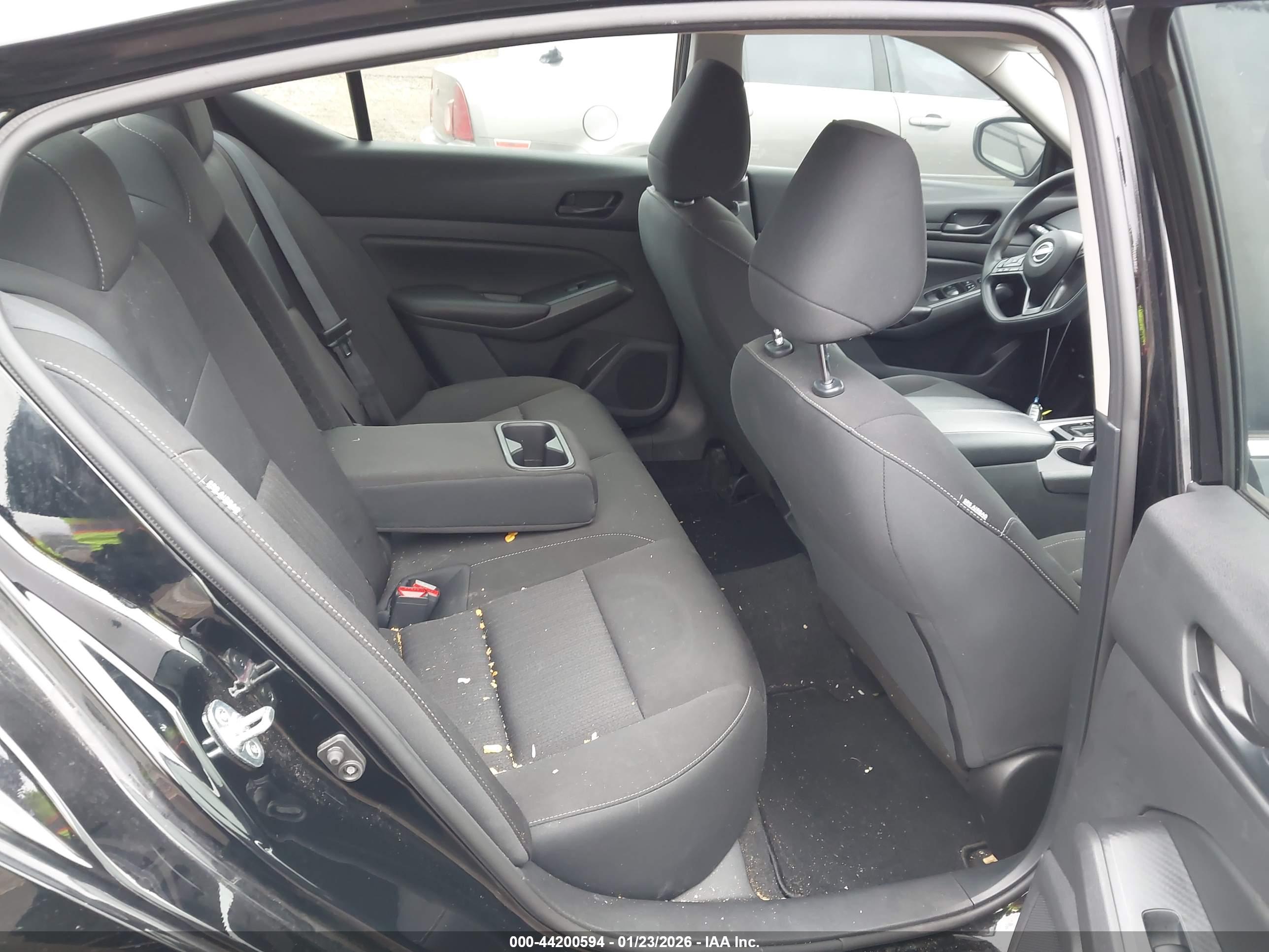 NISSAN ALTIMA image 8