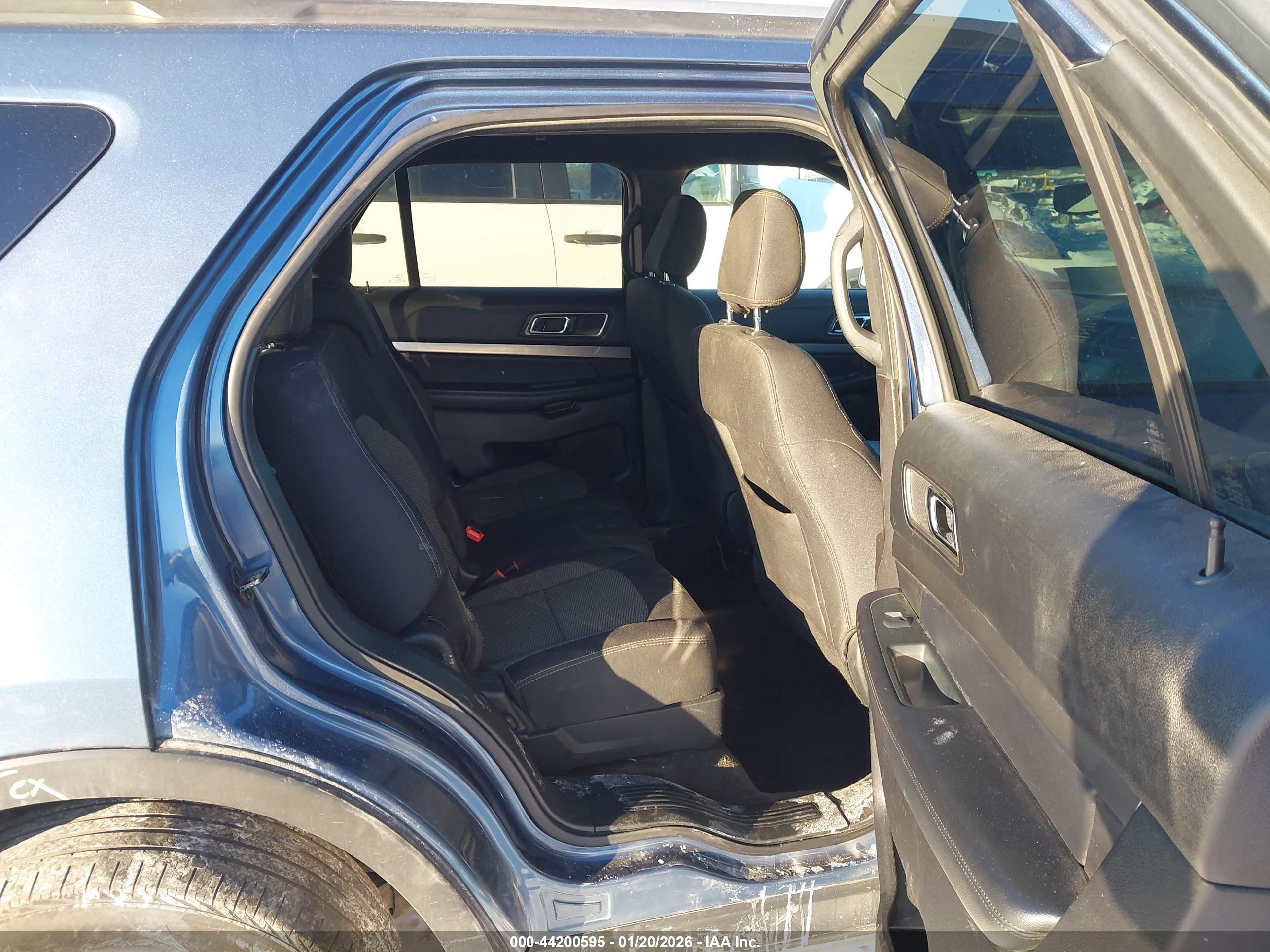 FORD EXPLORER image 8