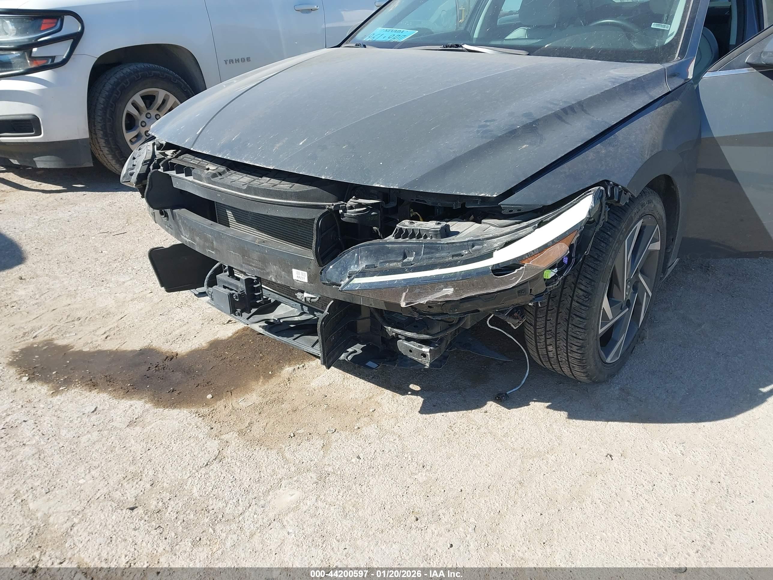 HYUNDAI ELANTRA image 6
