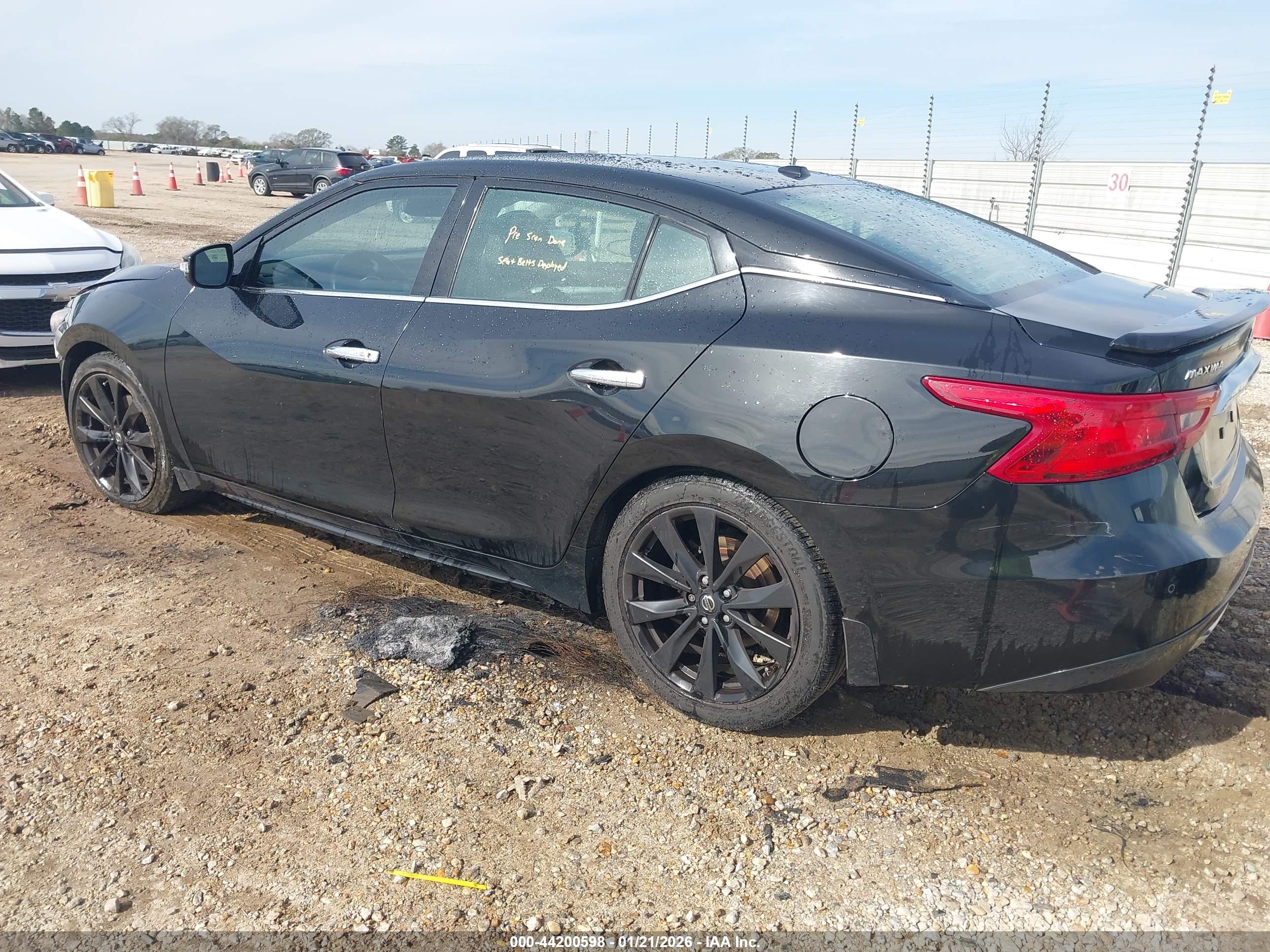 NISSAN MAXIMA image 3