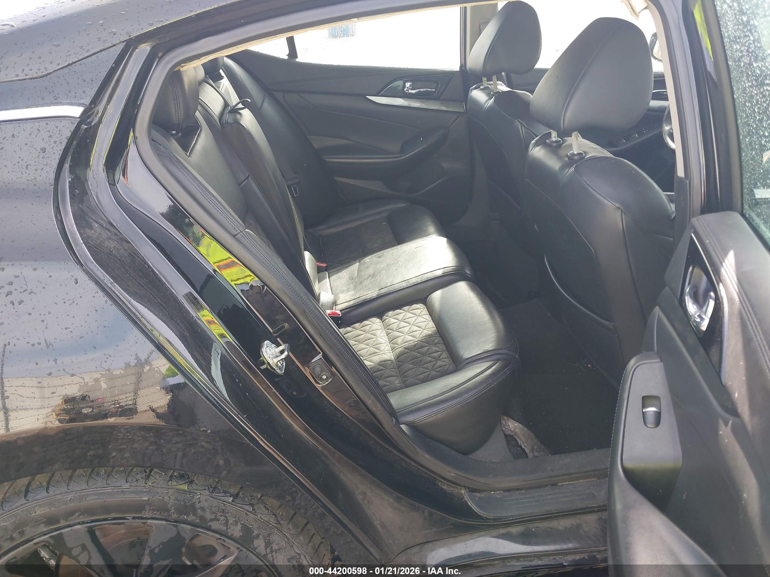 NISSAN MAXIMA image 8