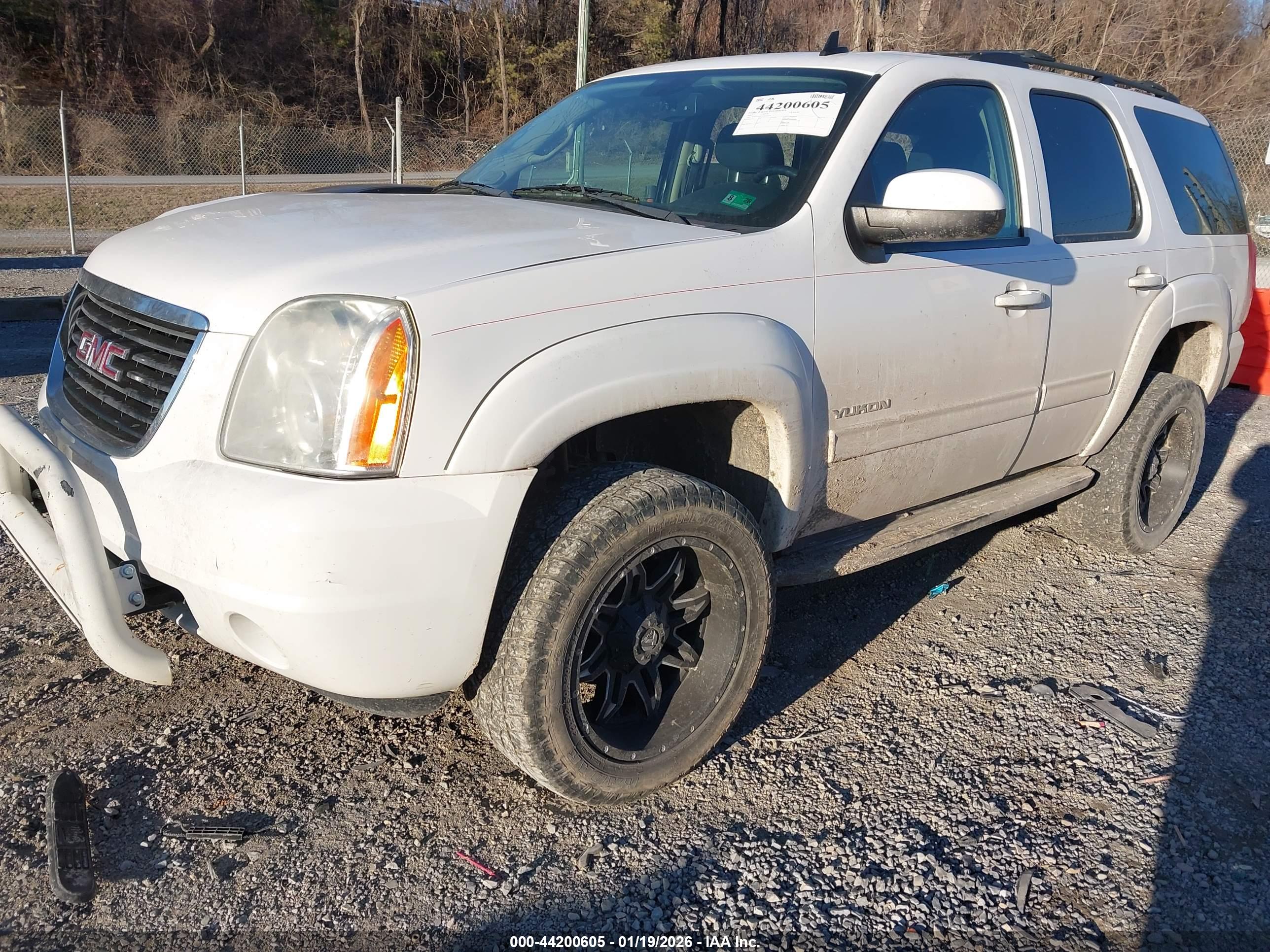 GMC YUKON image 2