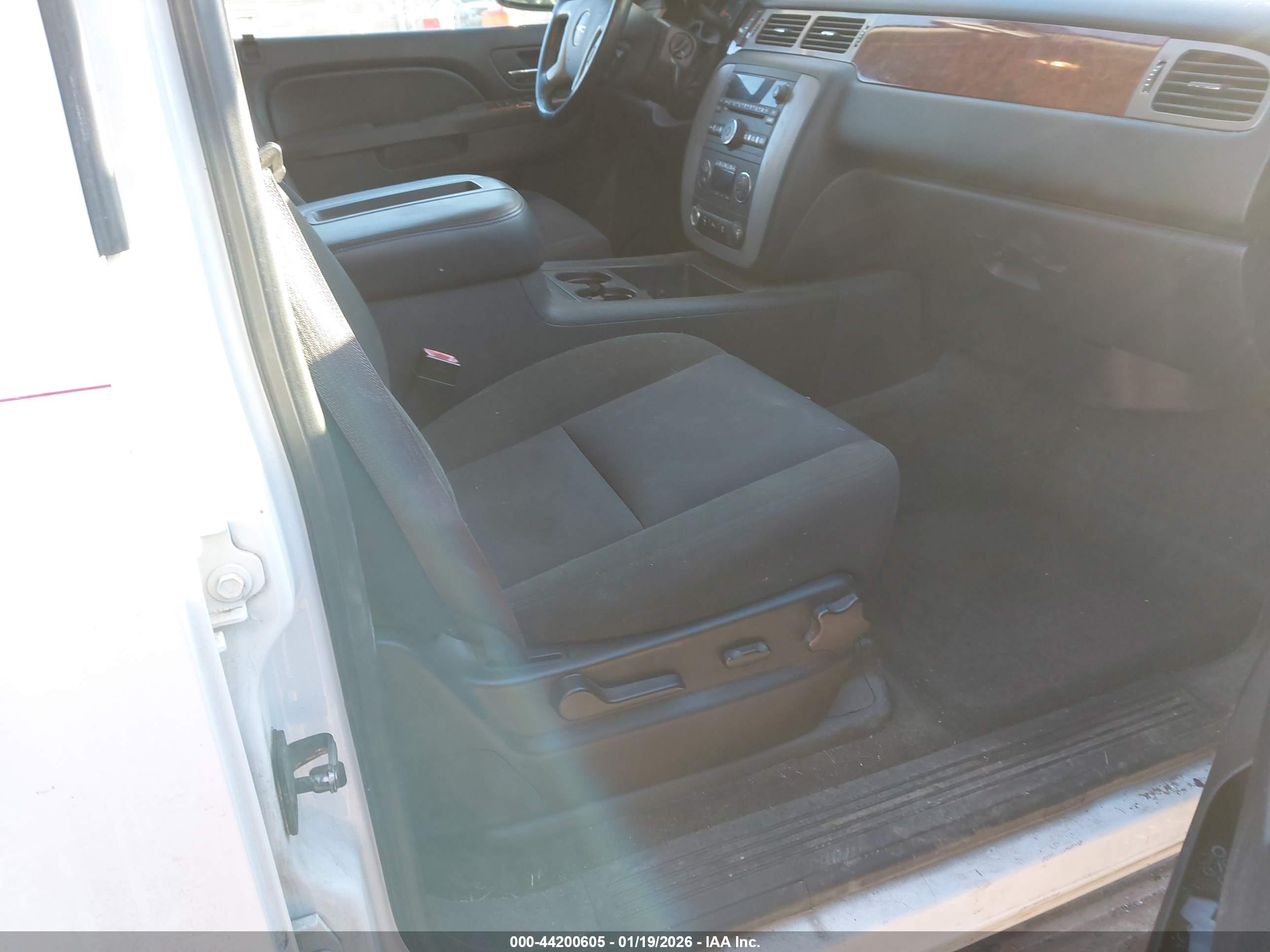 GMC YUKON image 5