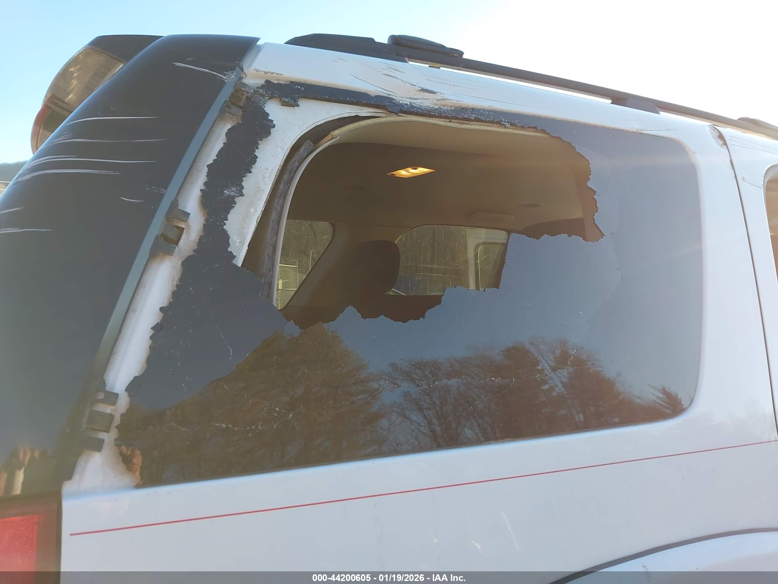 GMC YUKON image 6