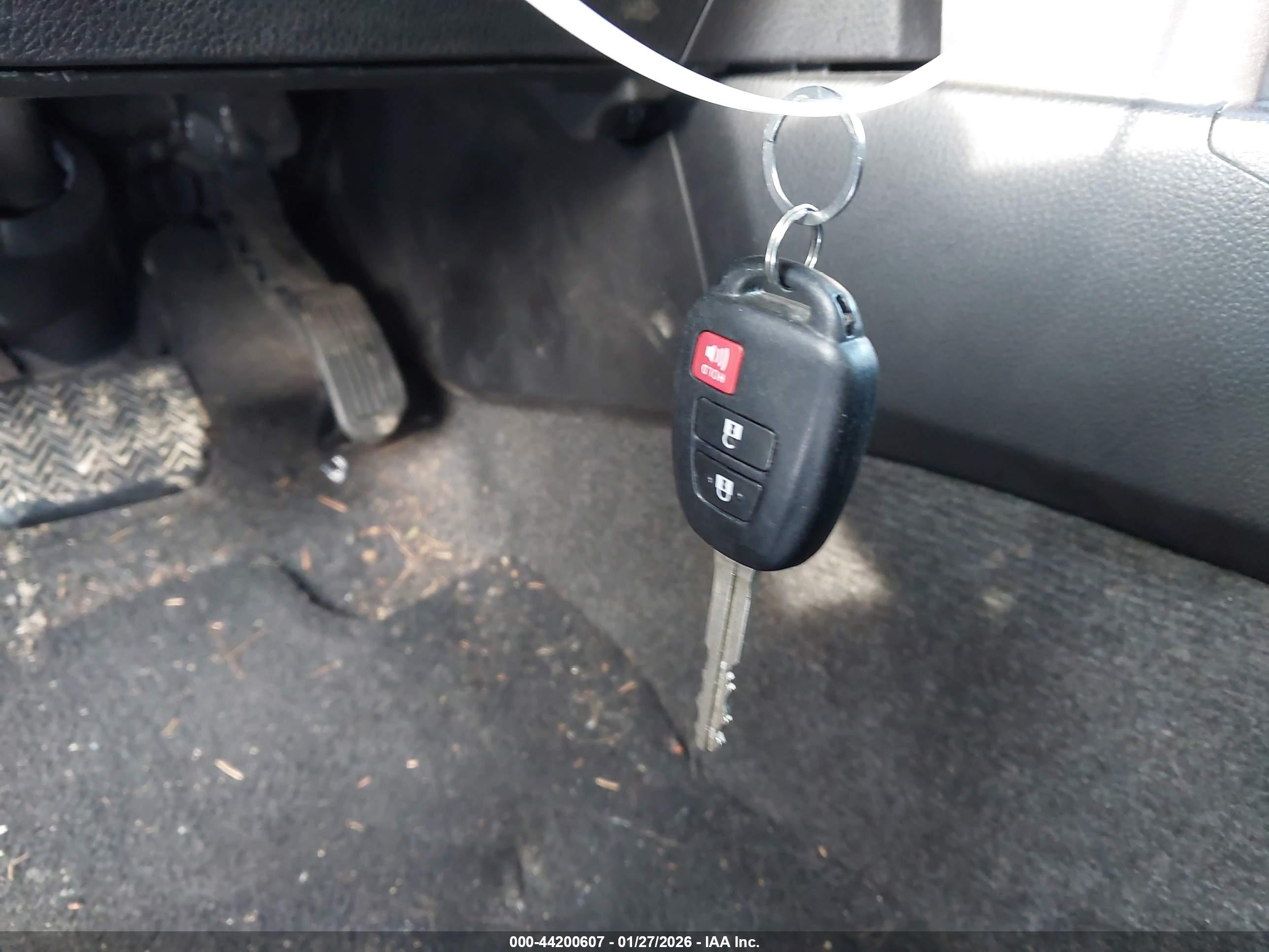 TOYOTA RAV4 image 11