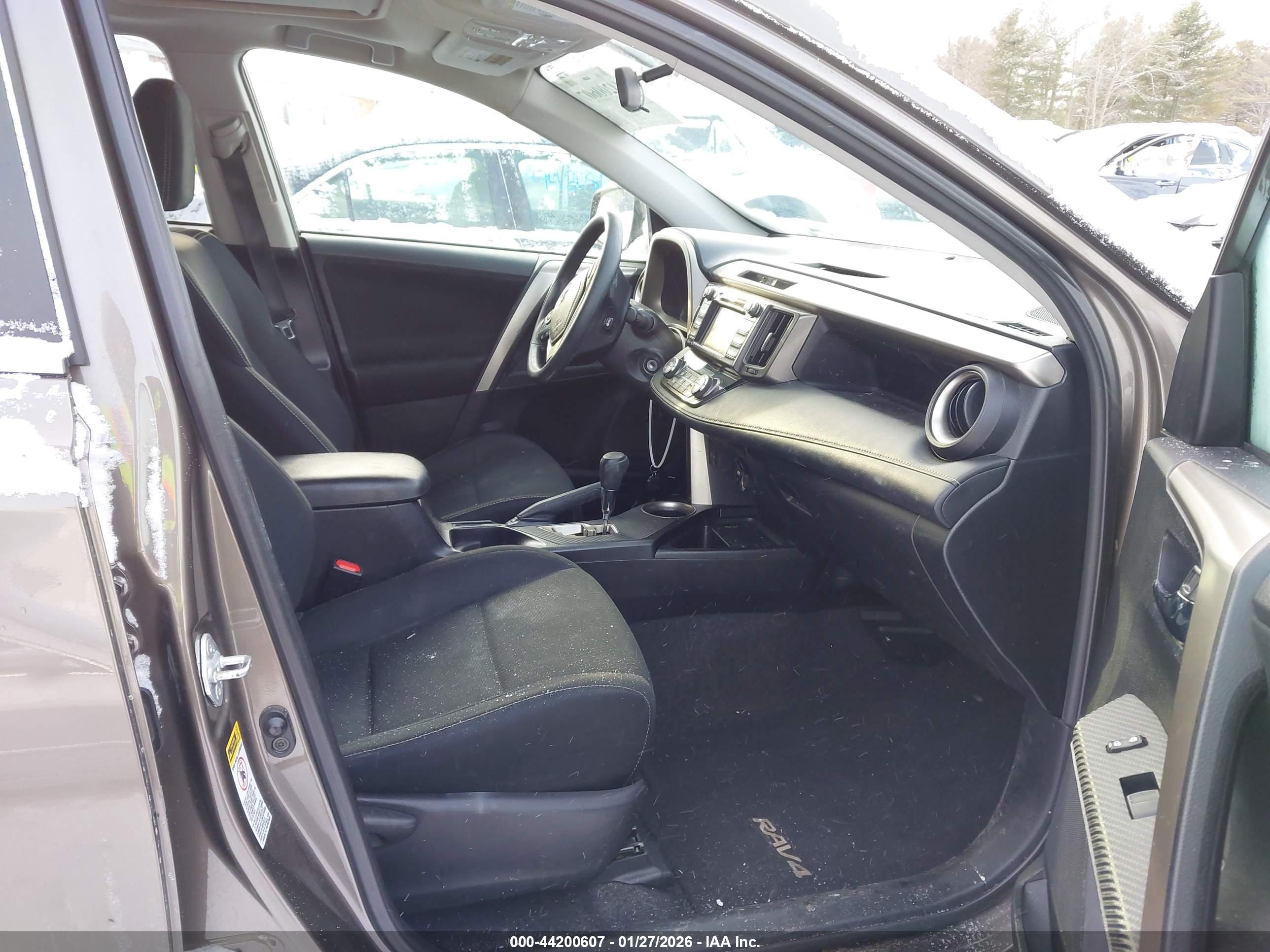TOYOTA RAV4 image 5