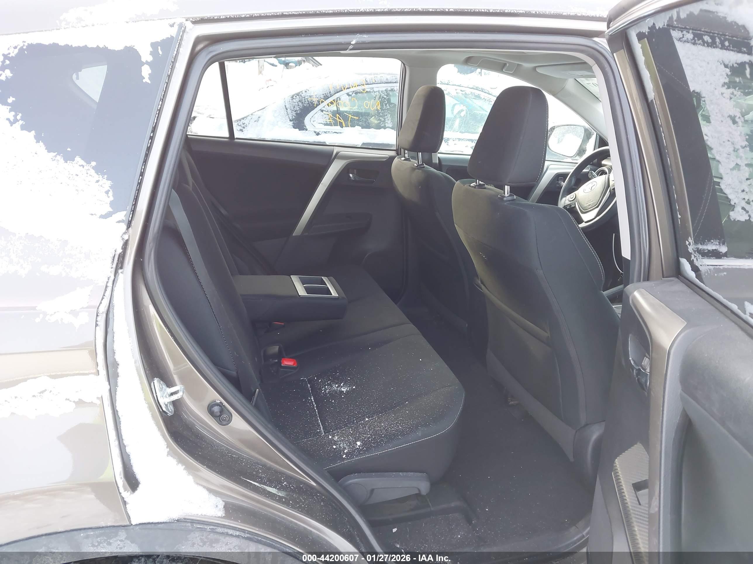 TOYOTA RAV4 image 8