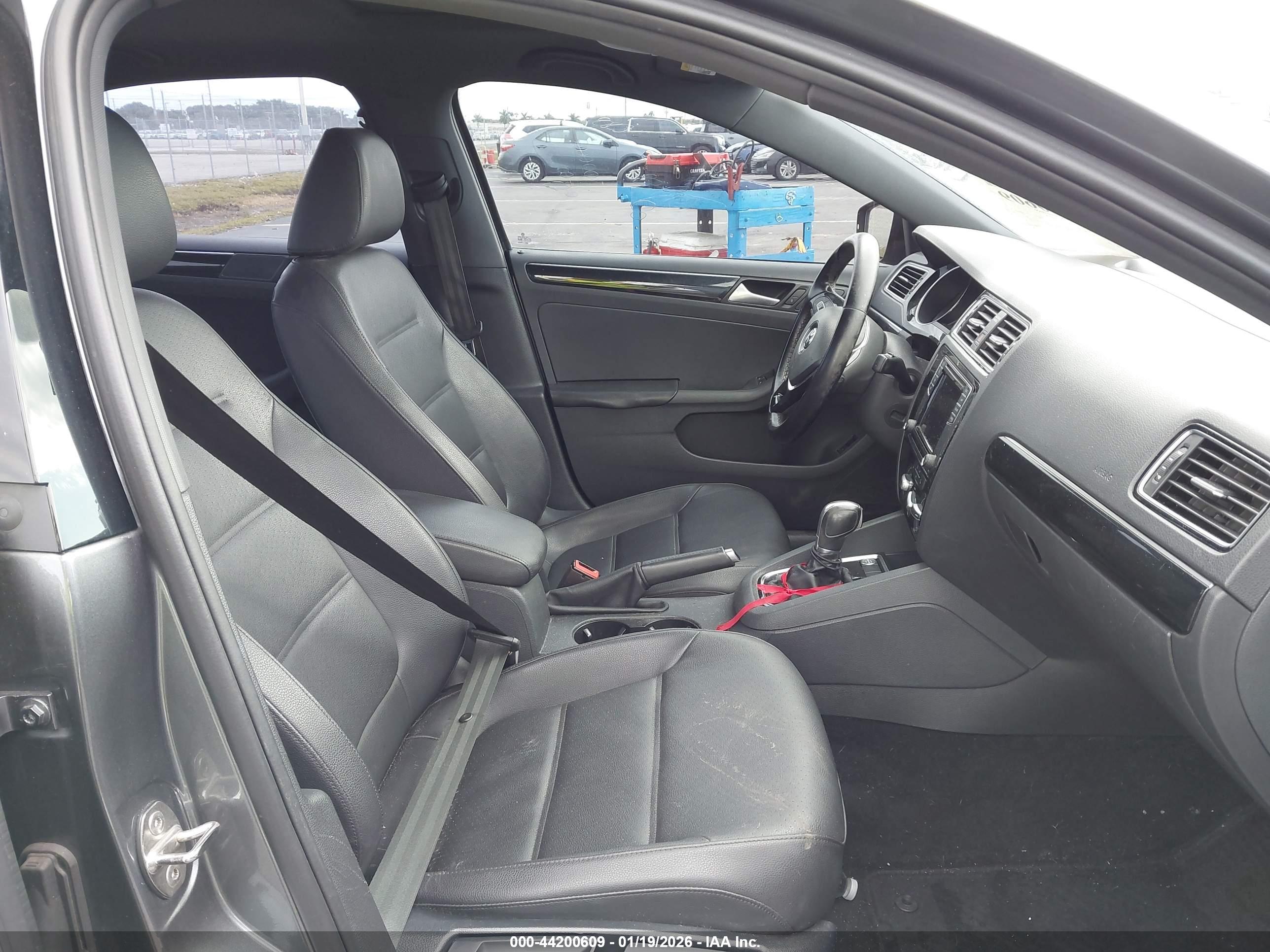 VOLKSWAGEN JETTA image 5