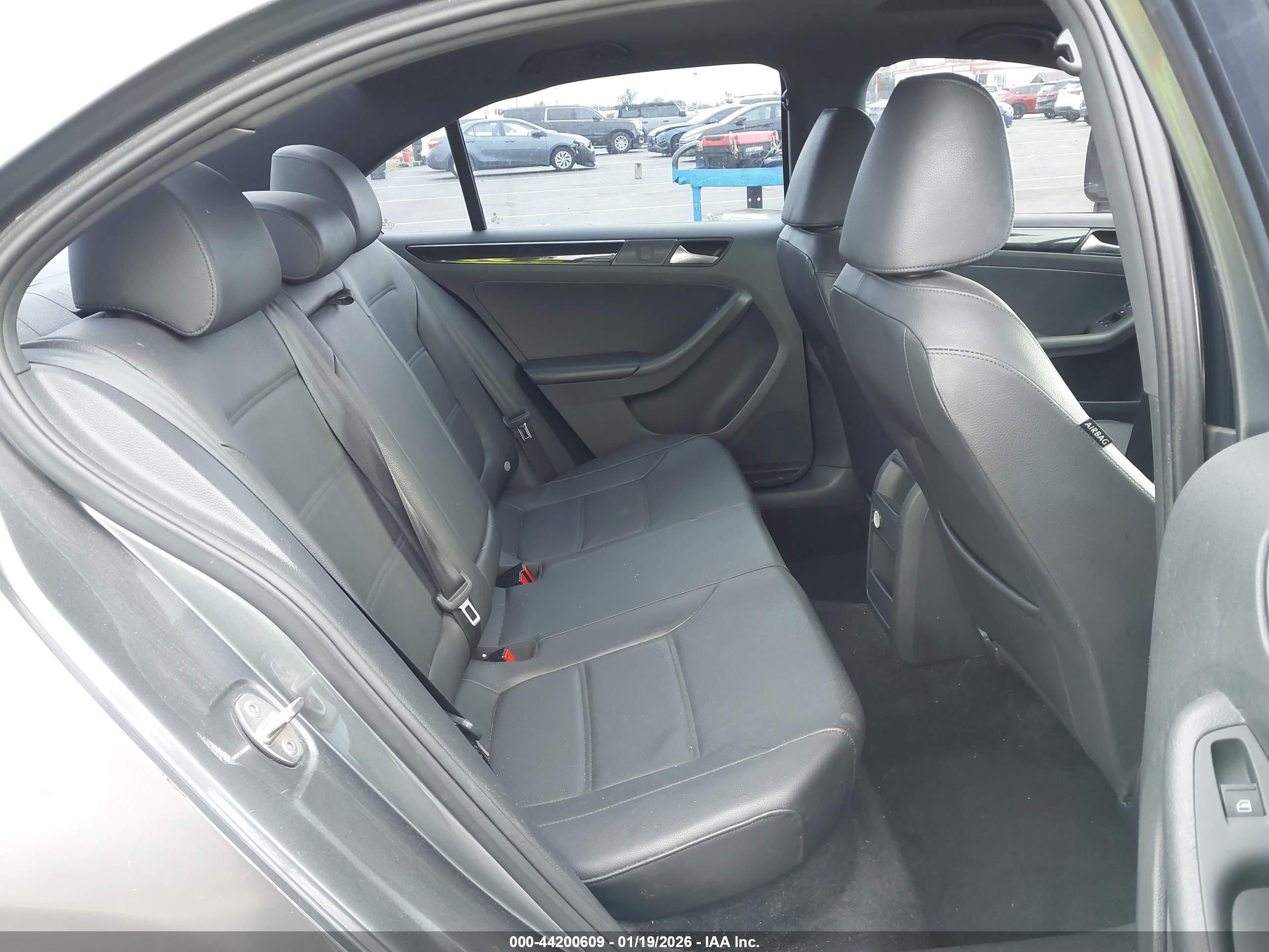 VOLKSWAGEN JETTA image 8
