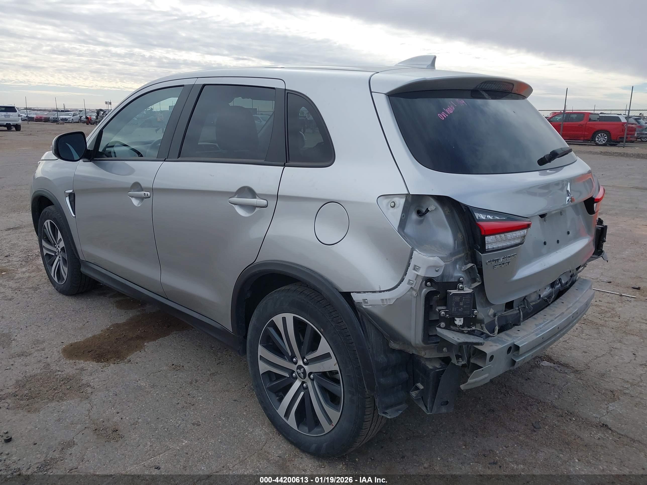 MITSUBISHI OUTLANDER image 3