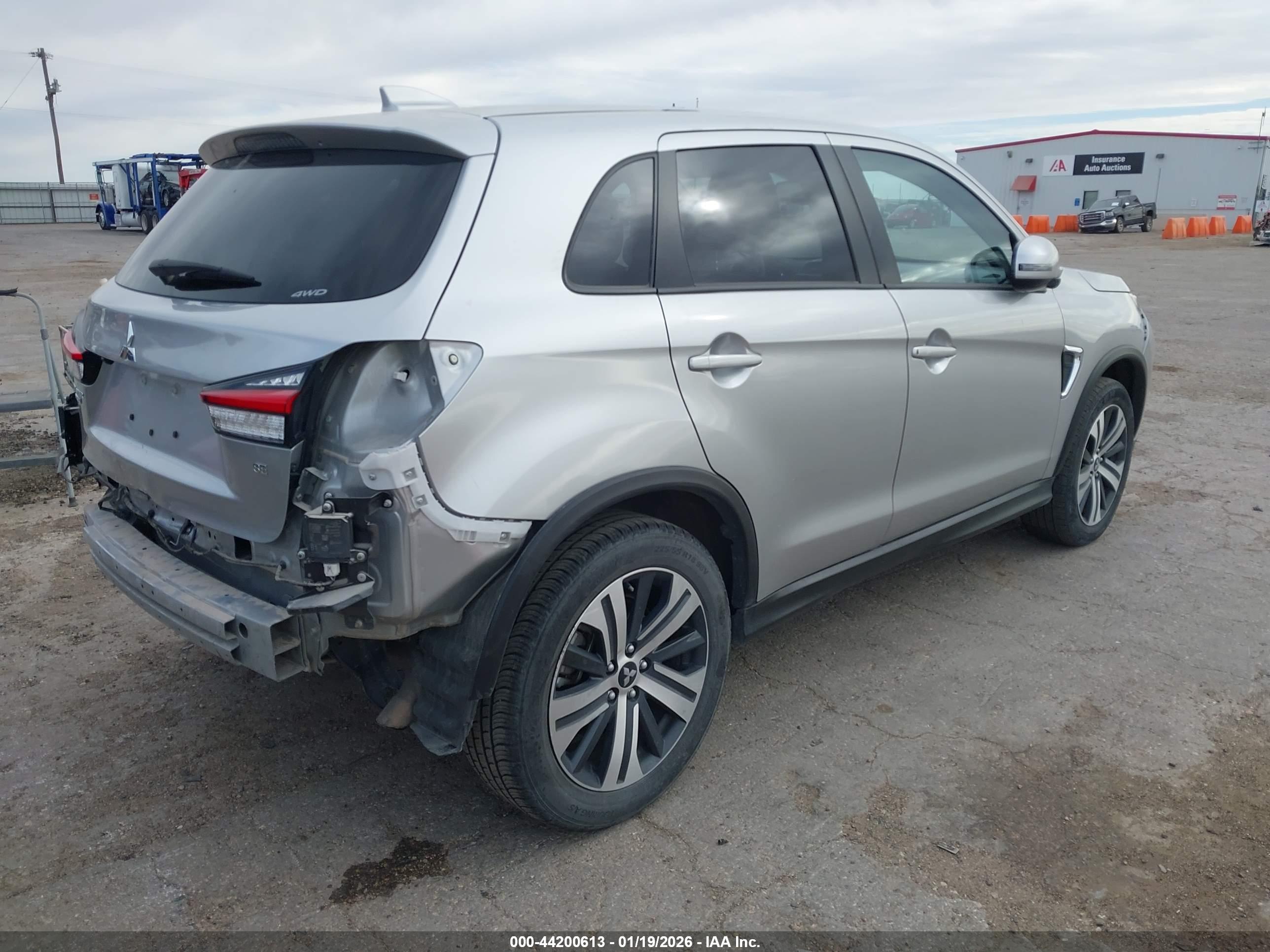 MITSUBISHI OUTLANDER image 4