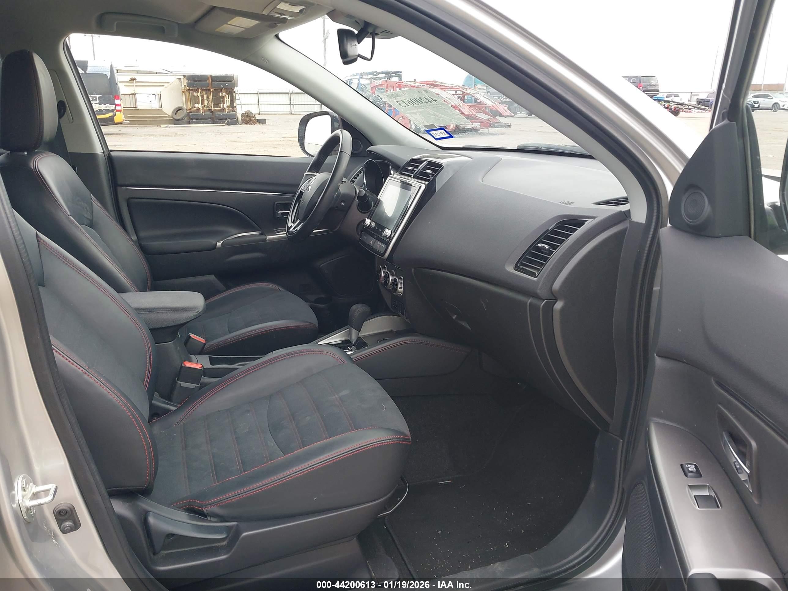 MITSUBISHI OUTLANDER image 5