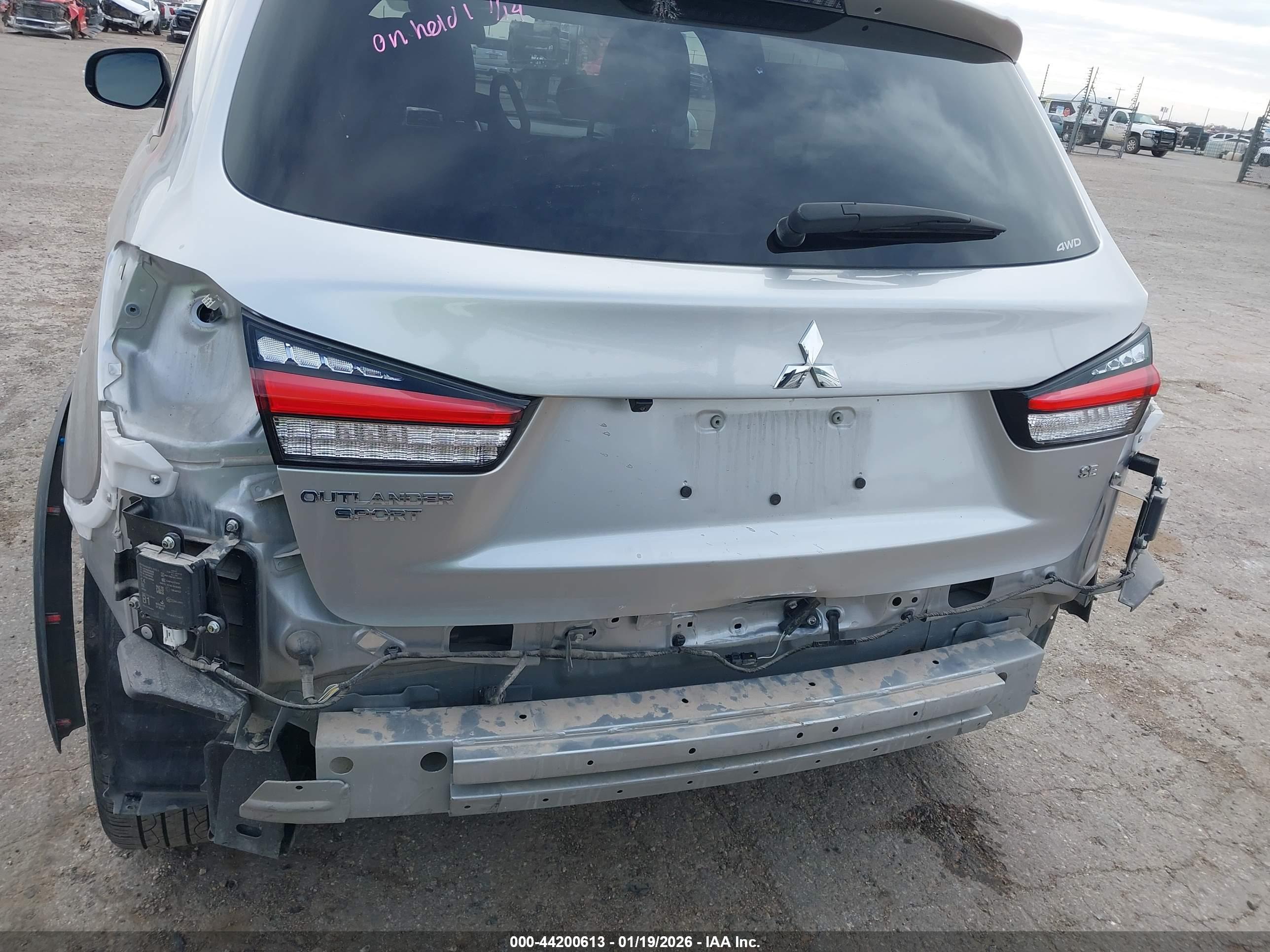 MITSUBISHI OUTLANDER image 6