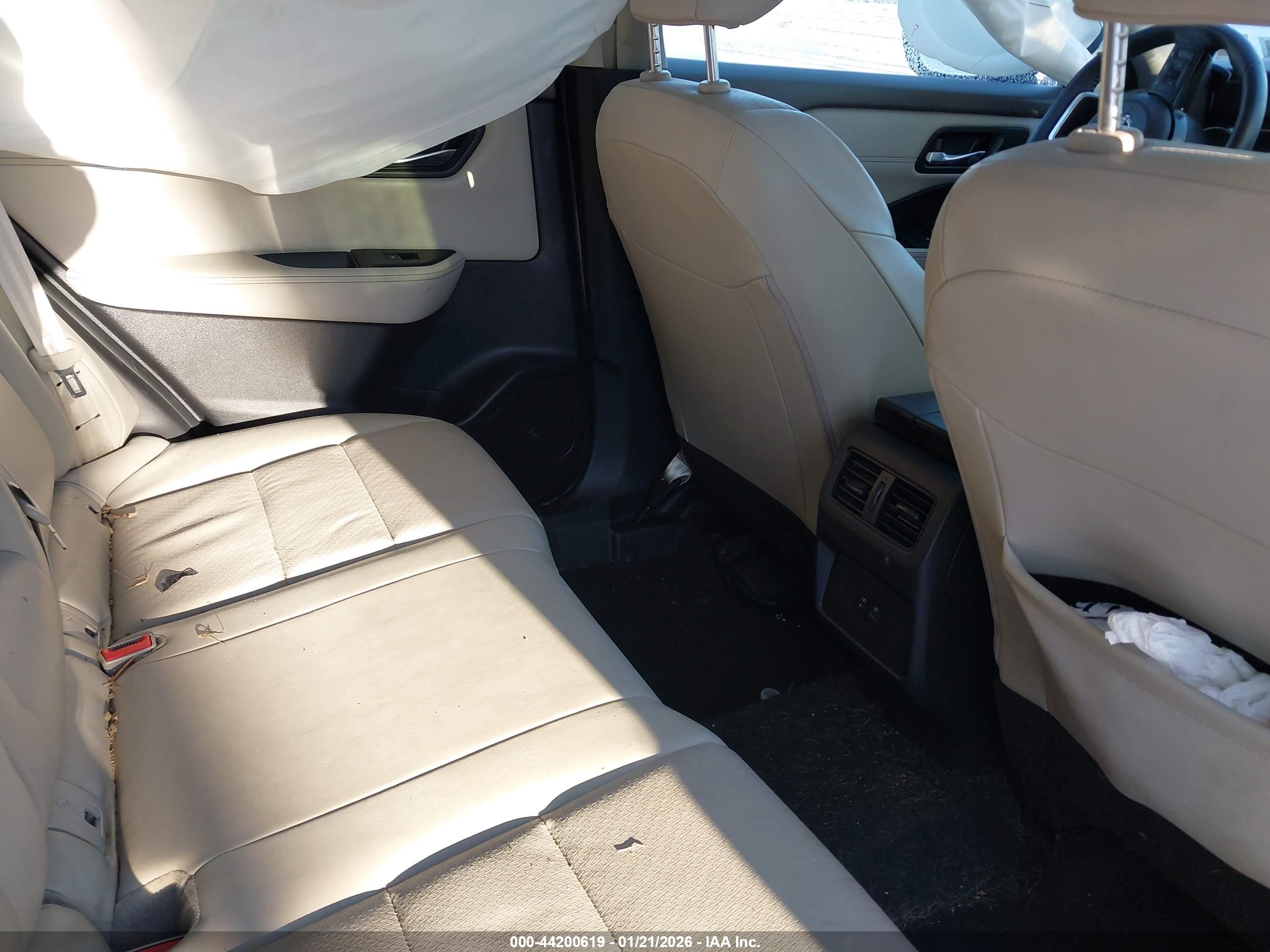 NISSAN ROGUE image 8