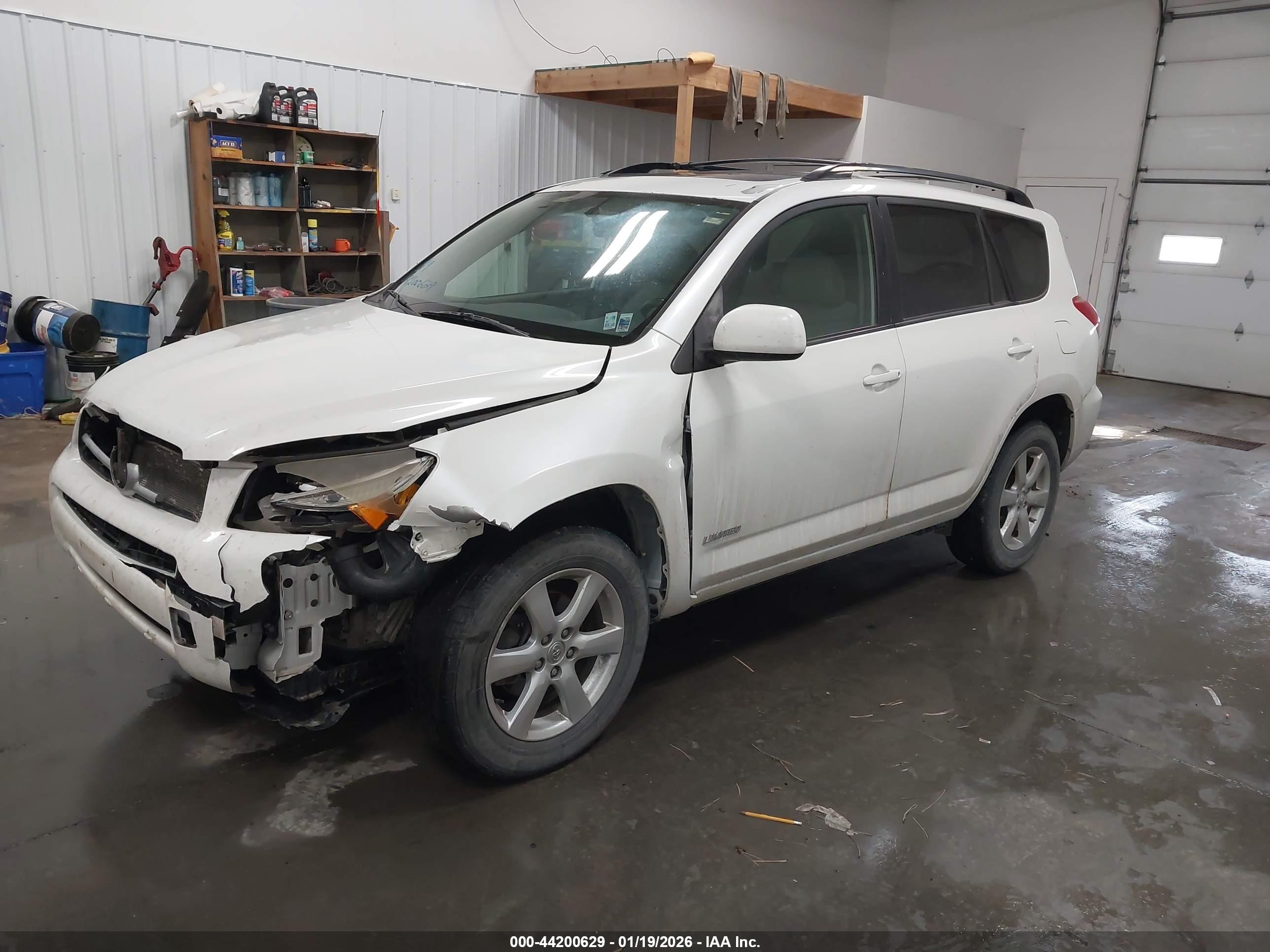 TOYOTA RAV4 image 2