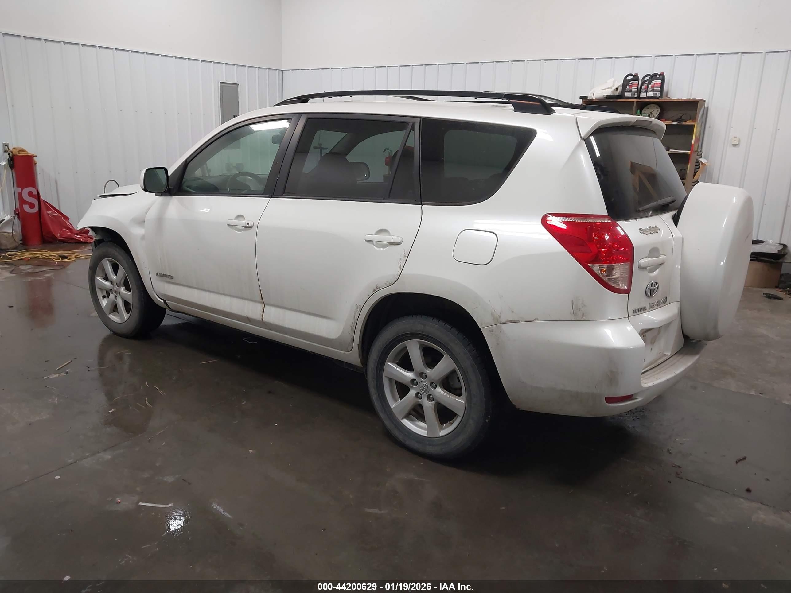 TOYOTA RAV4 image 3