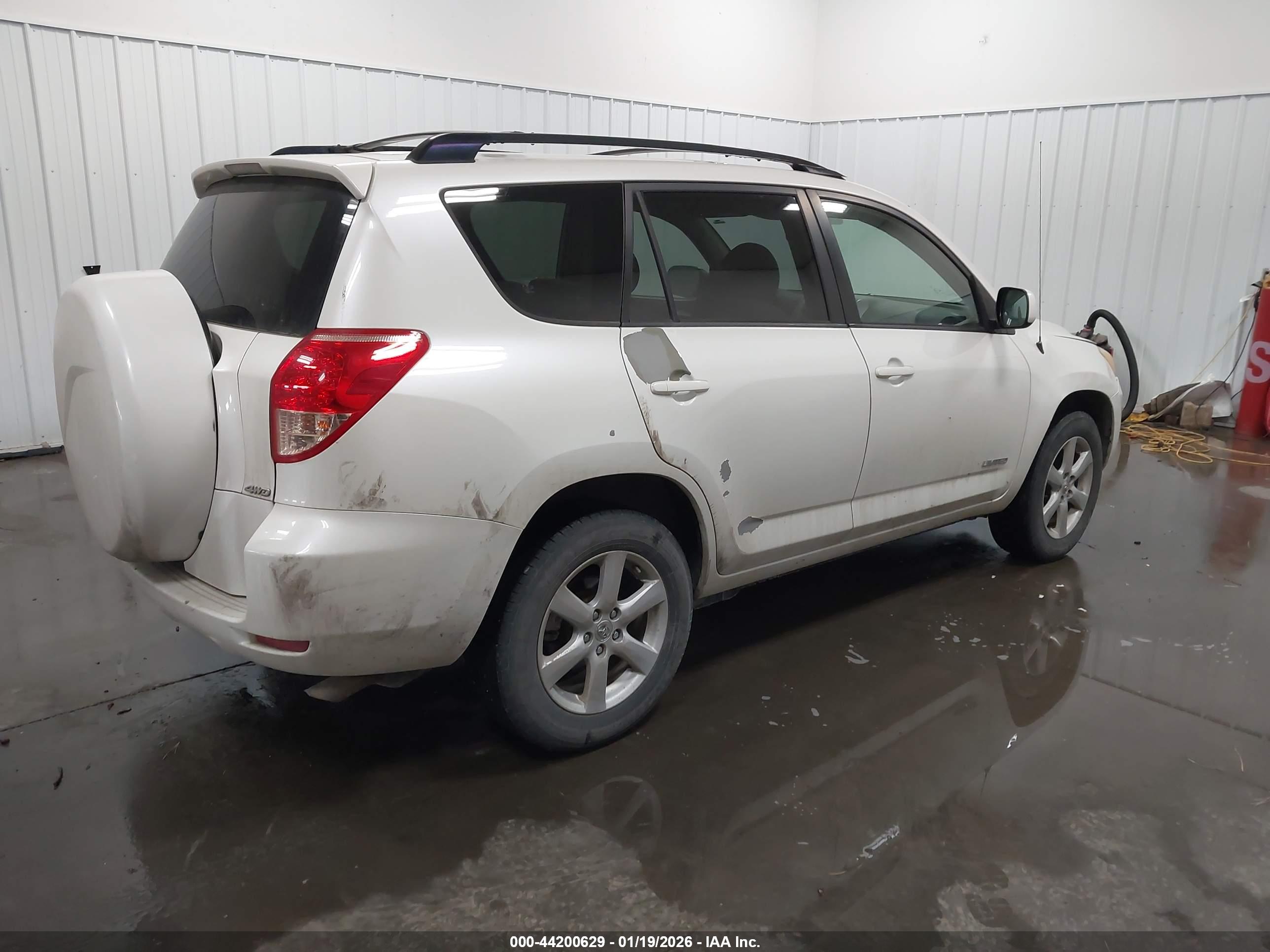 TOYOTA RAV4 image 4