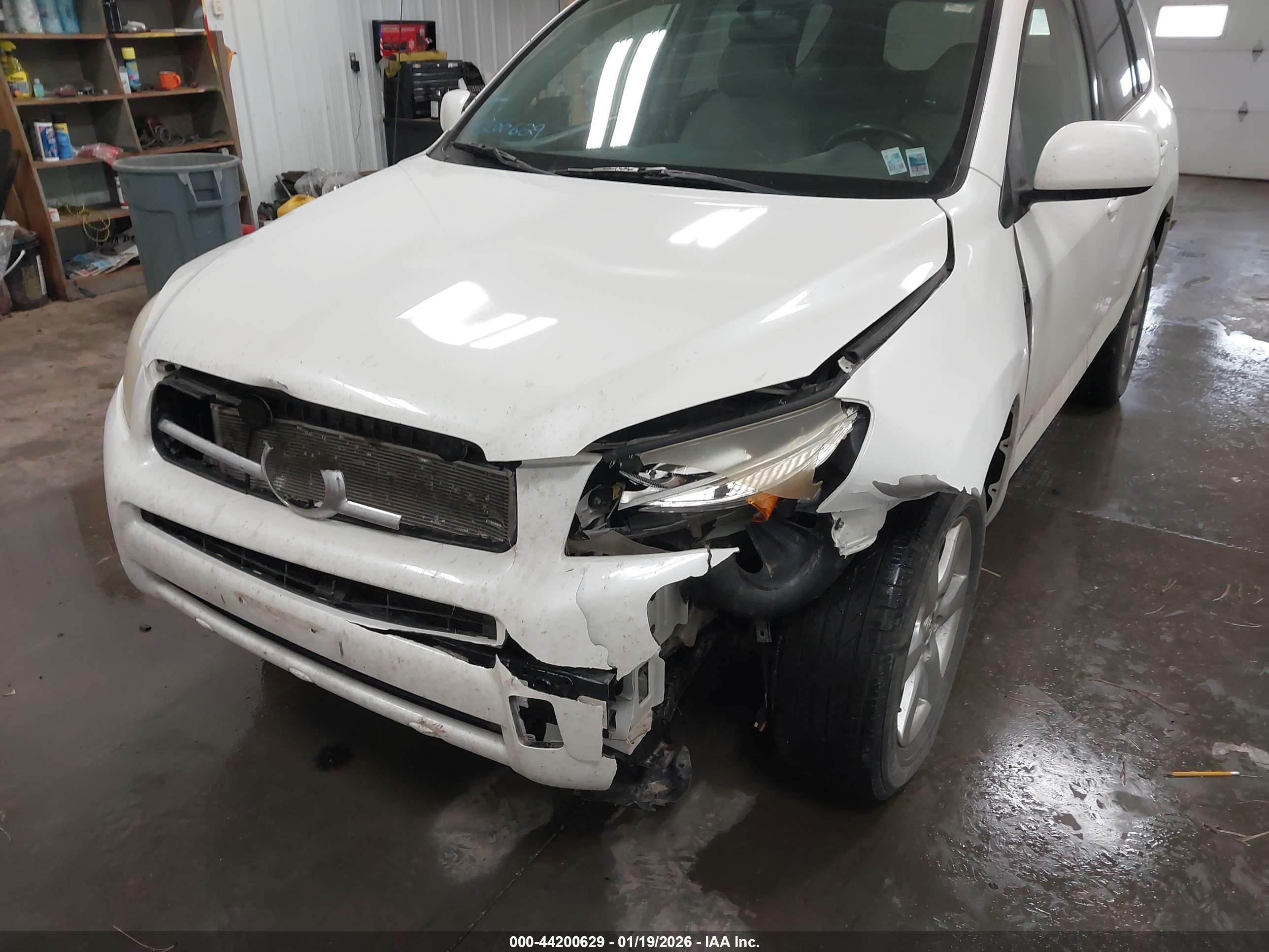 TOYOTA RAV4 image 6