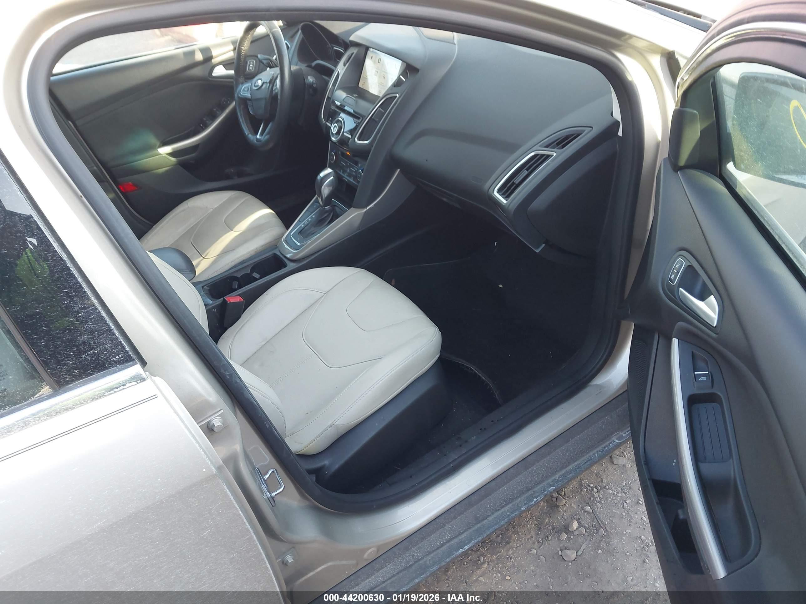 FORD FOCUS image 5
