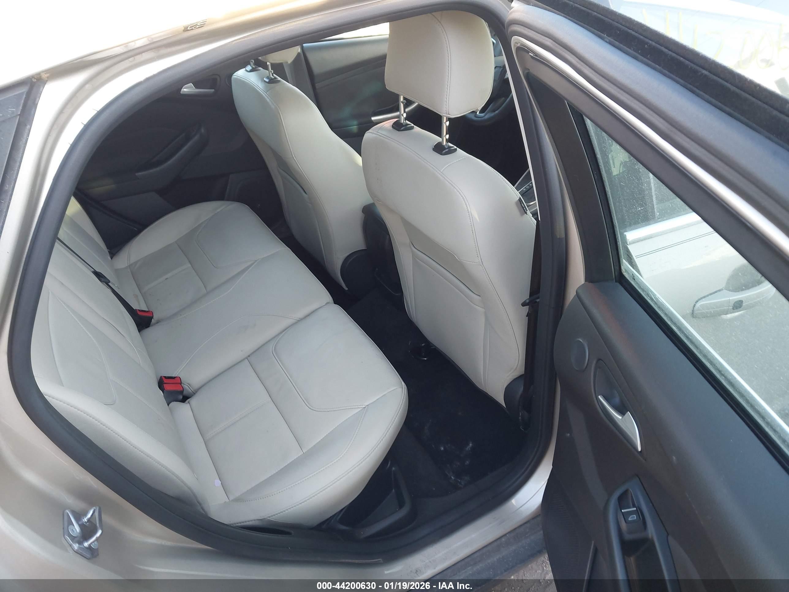 FORD FOCUS image 8
