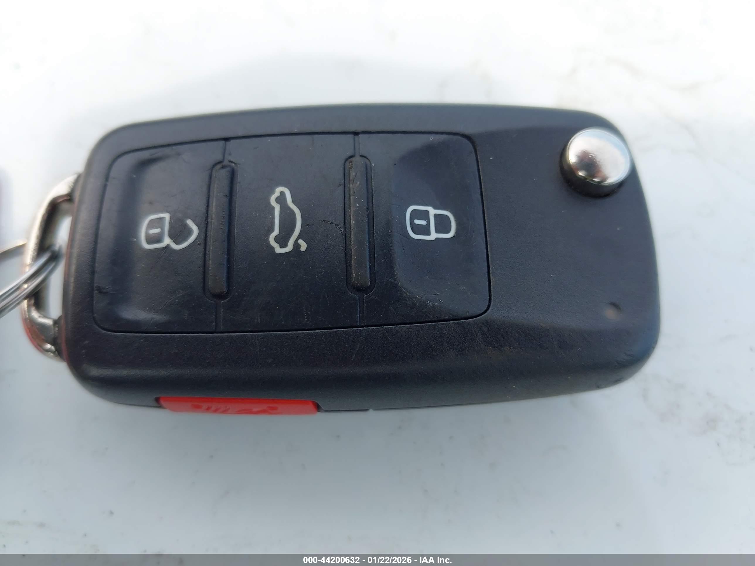 VOLKSWAGEN BEETLE image 11