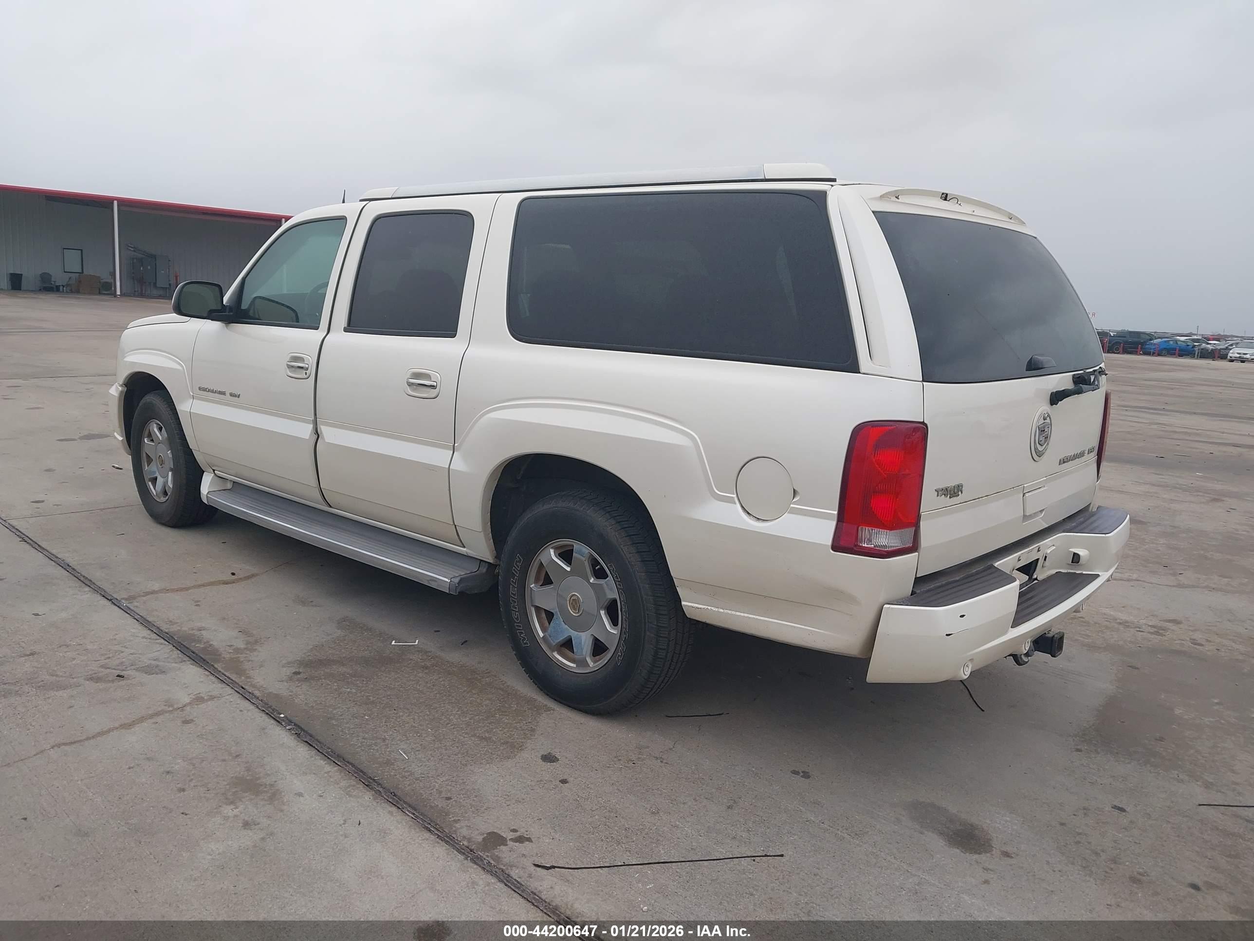 CADILLAC ESCALADE image 3