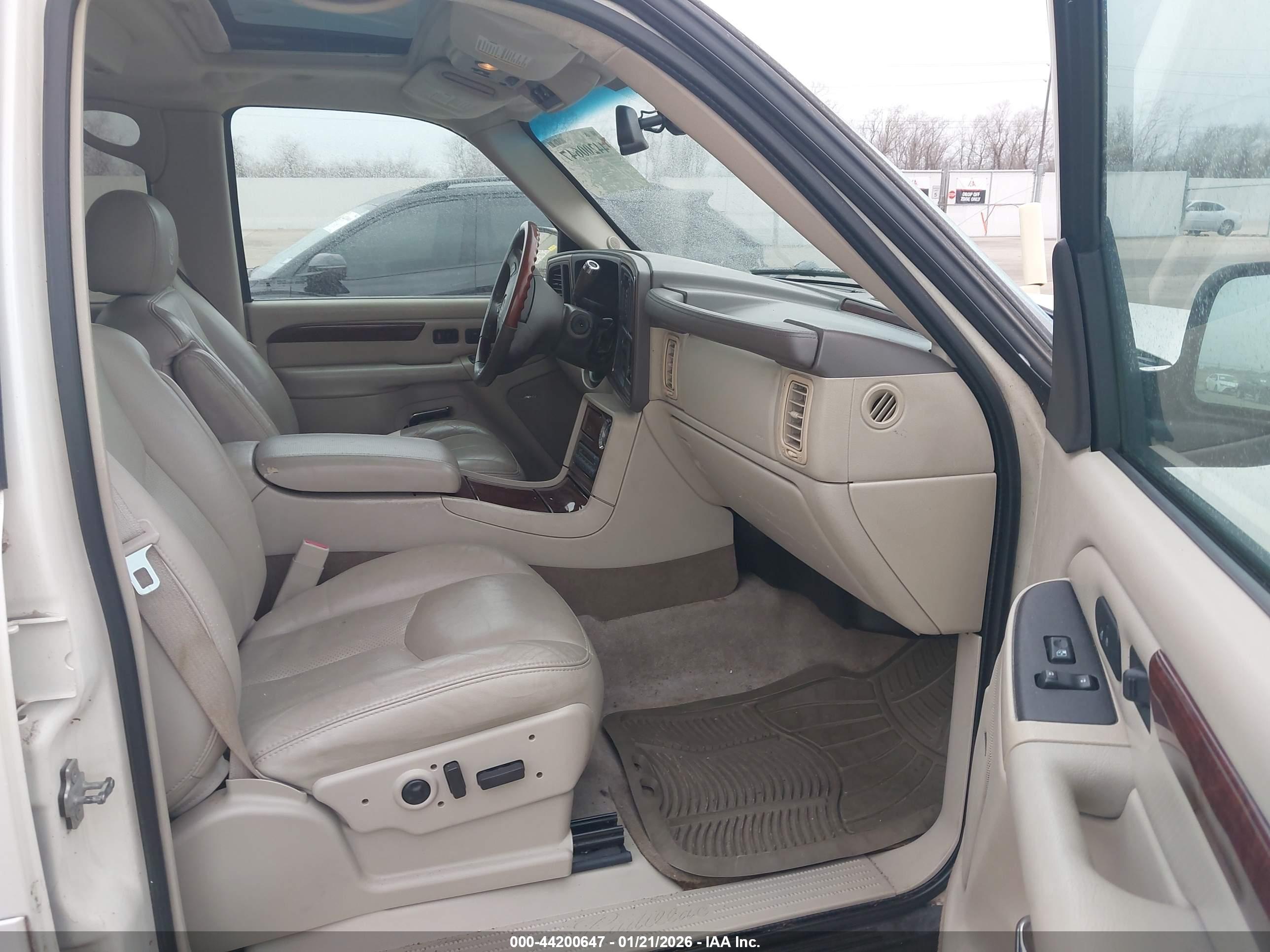 CADILLAC ESCALADE image 5