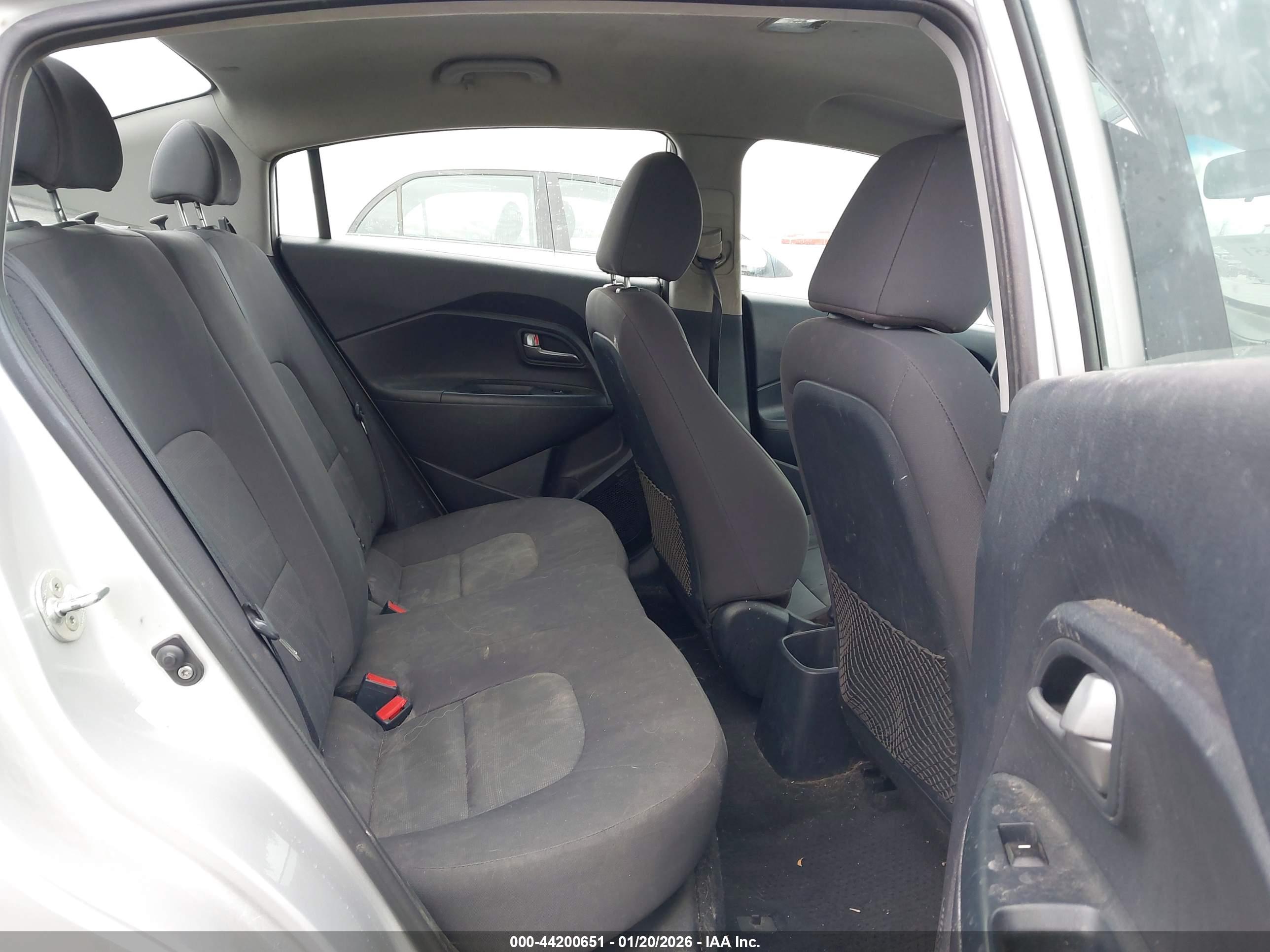 KIA RIO image 8
