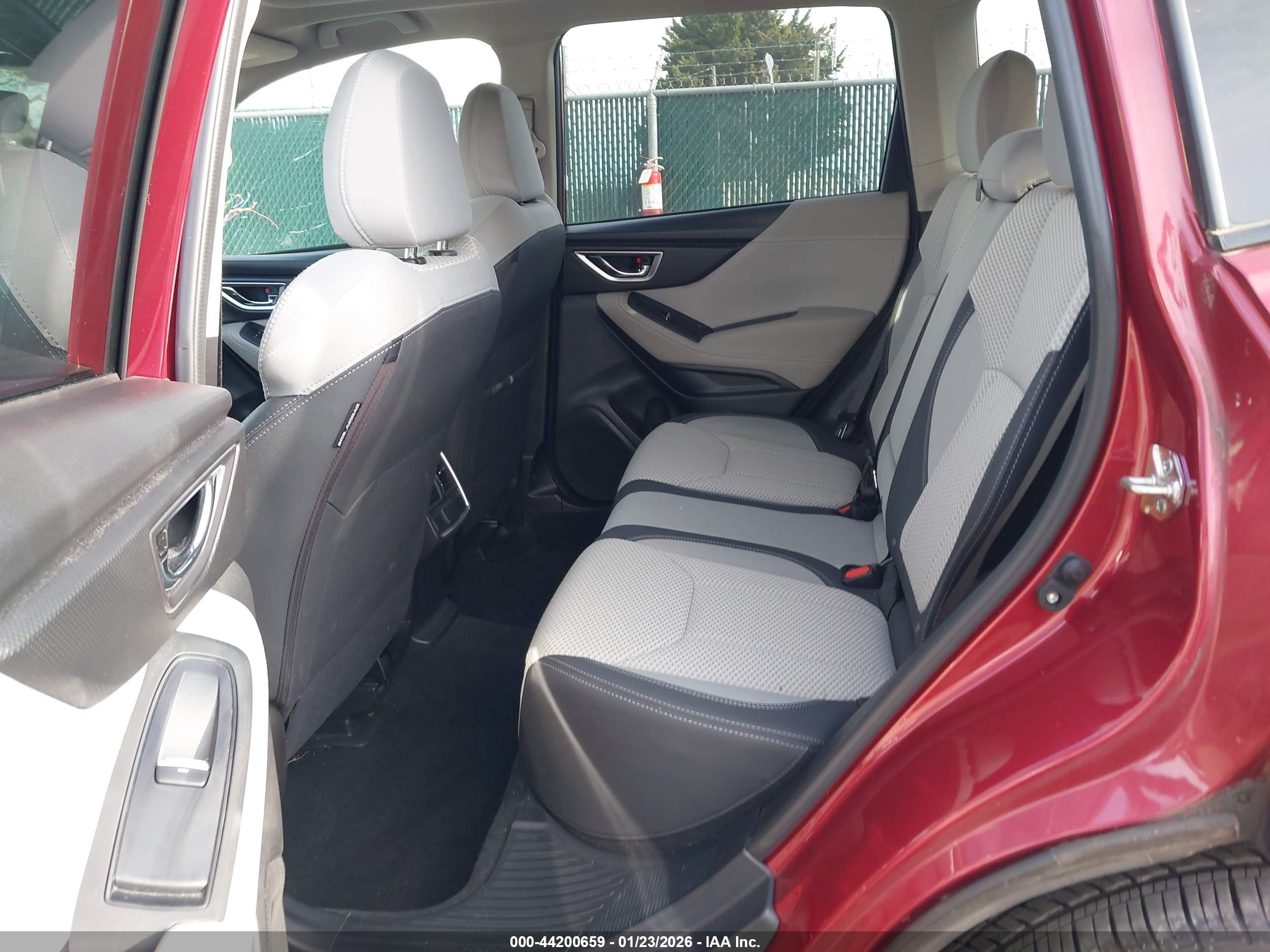 SUBARU FORESTER image 8
