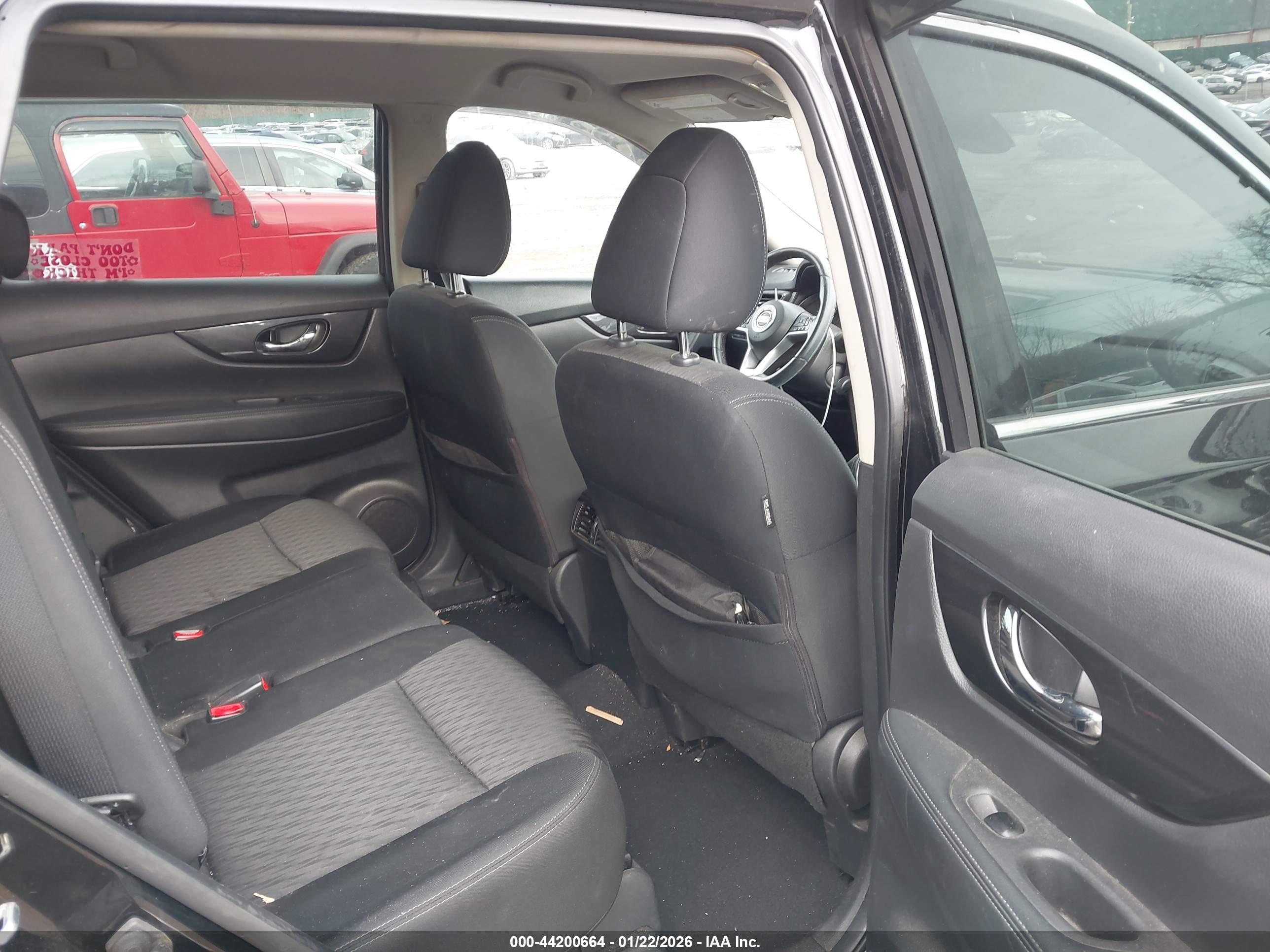 NISSAN ROGUE image 8