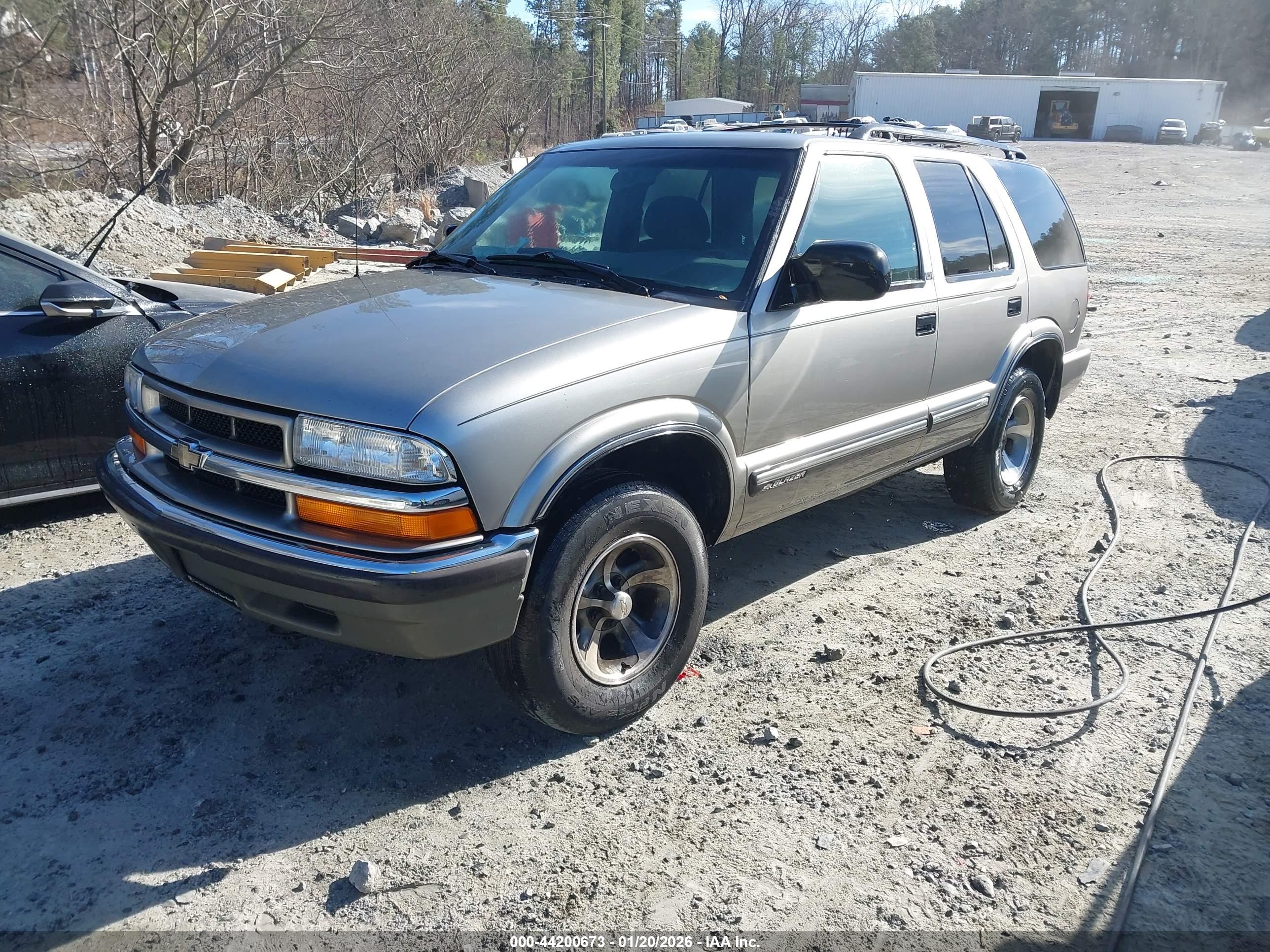 CHEVROLET BLAZER image 2