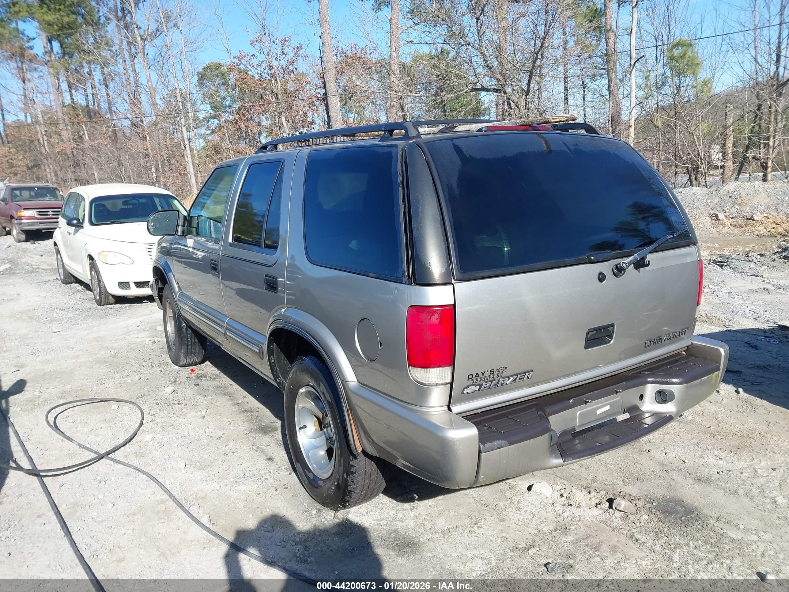 CHEVROLET BLAZER image 3