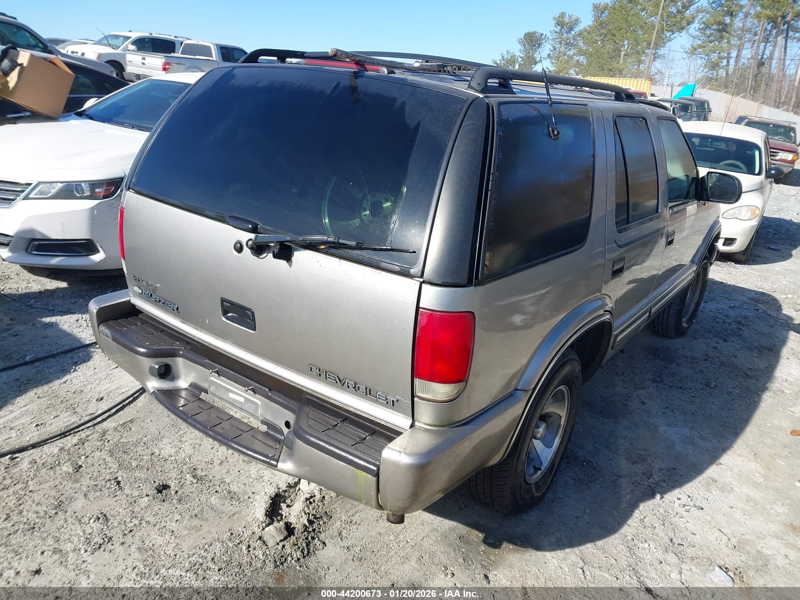 CHEVROLET BLAZER image 4