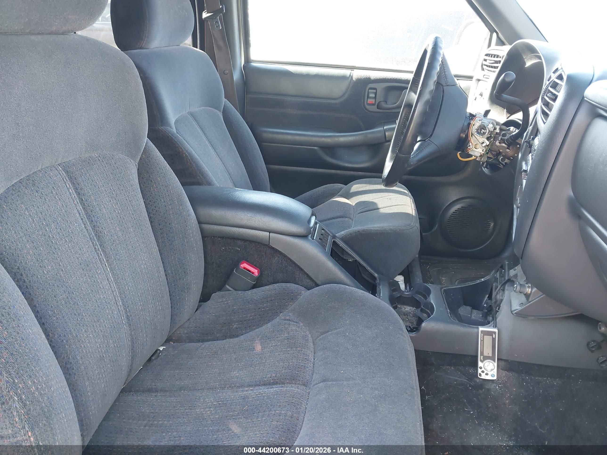 CHEVROLET BLAZER image 5