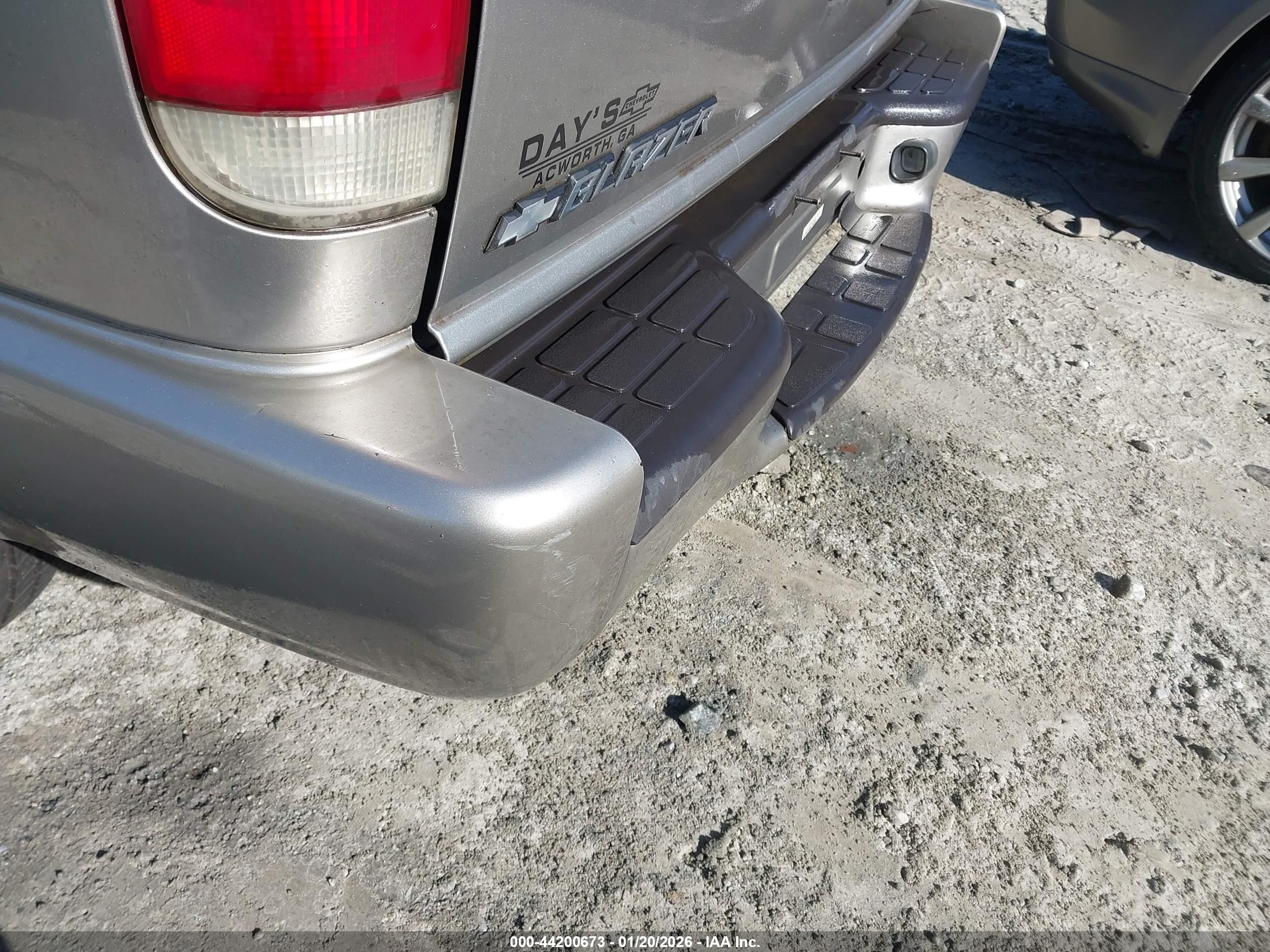 CHEVROLET BLAZER image 6