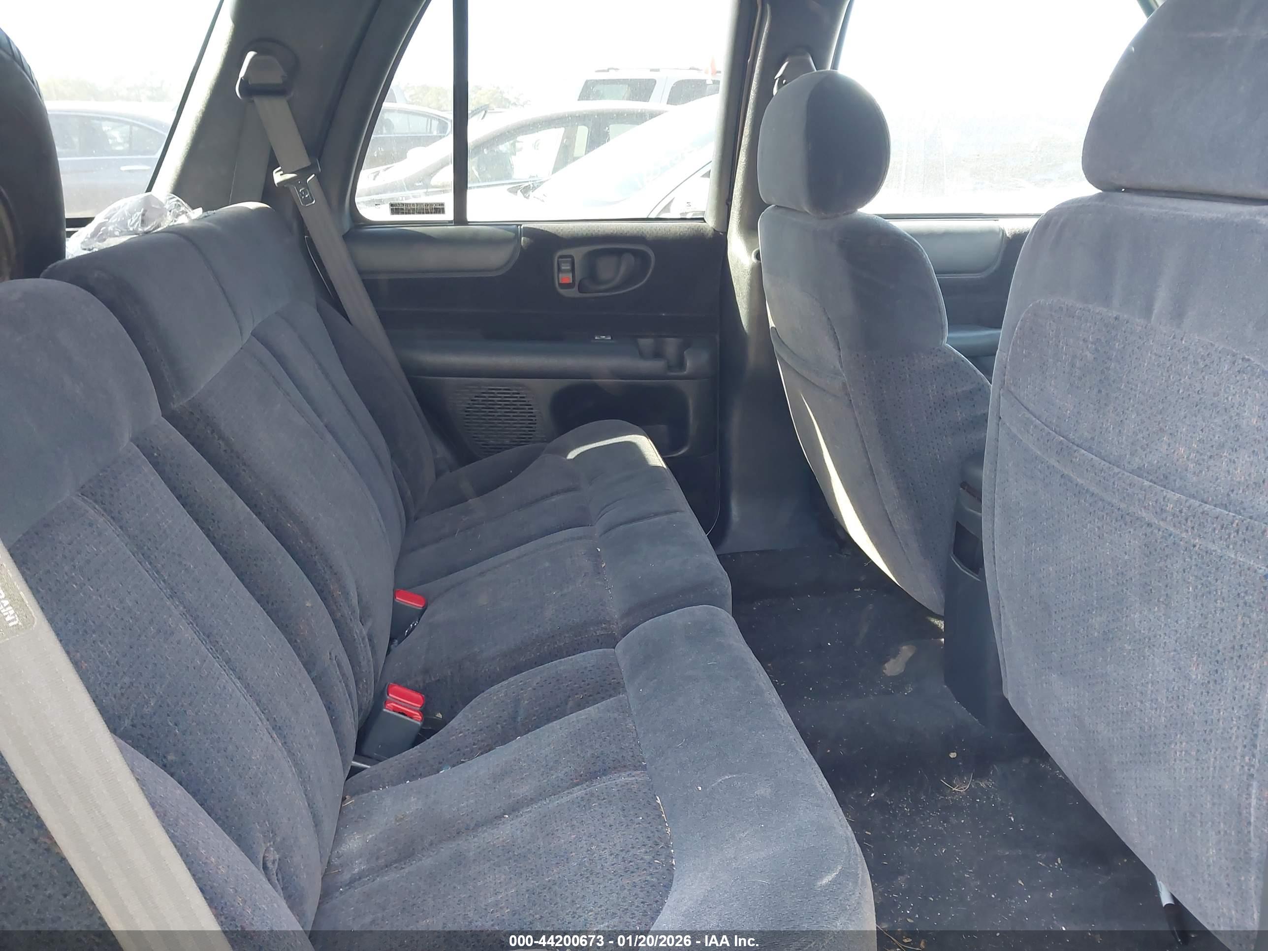CHEVROLET BLAZER image 8