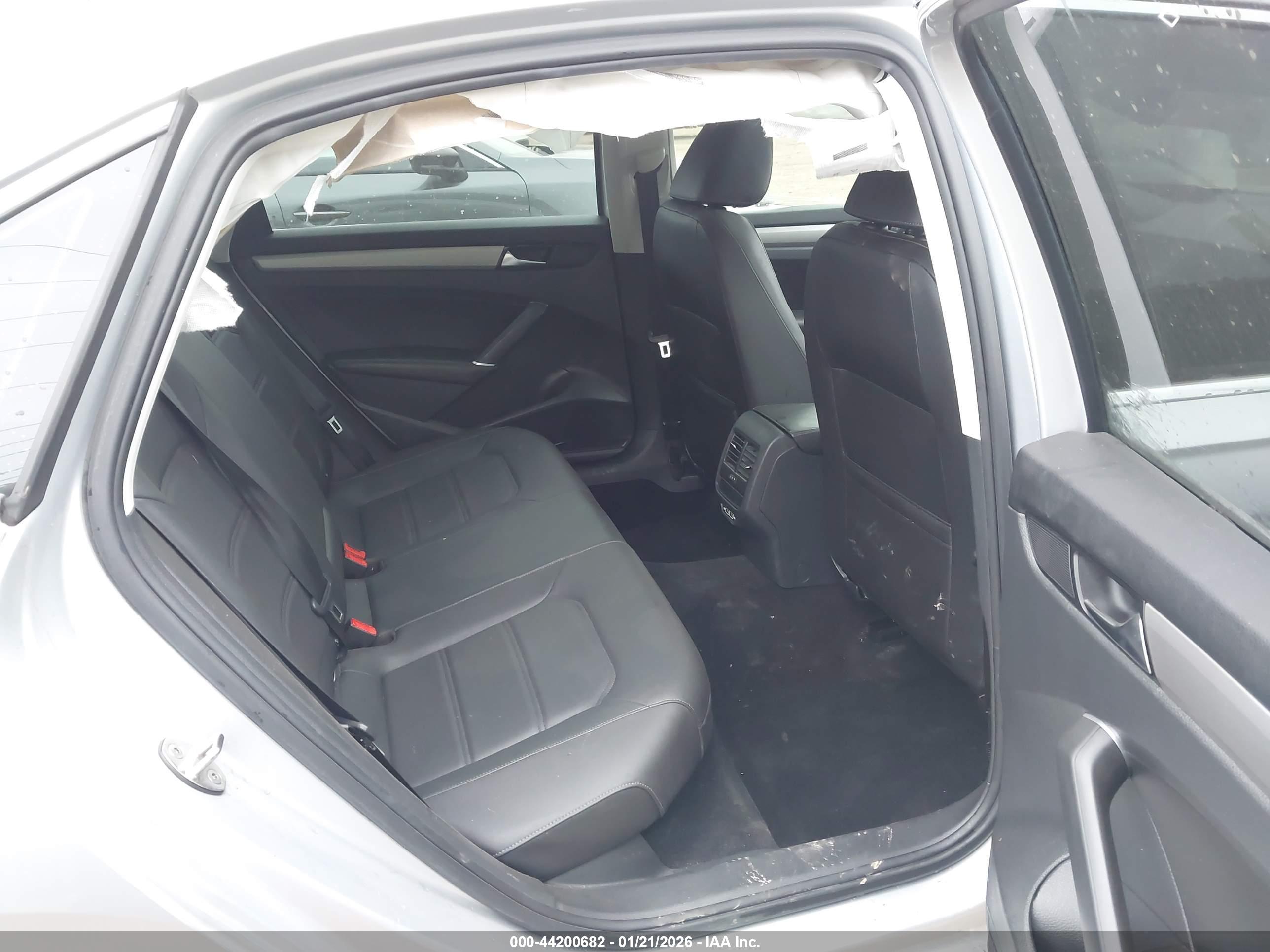 VOLKSWAGEN PASSAT image 8