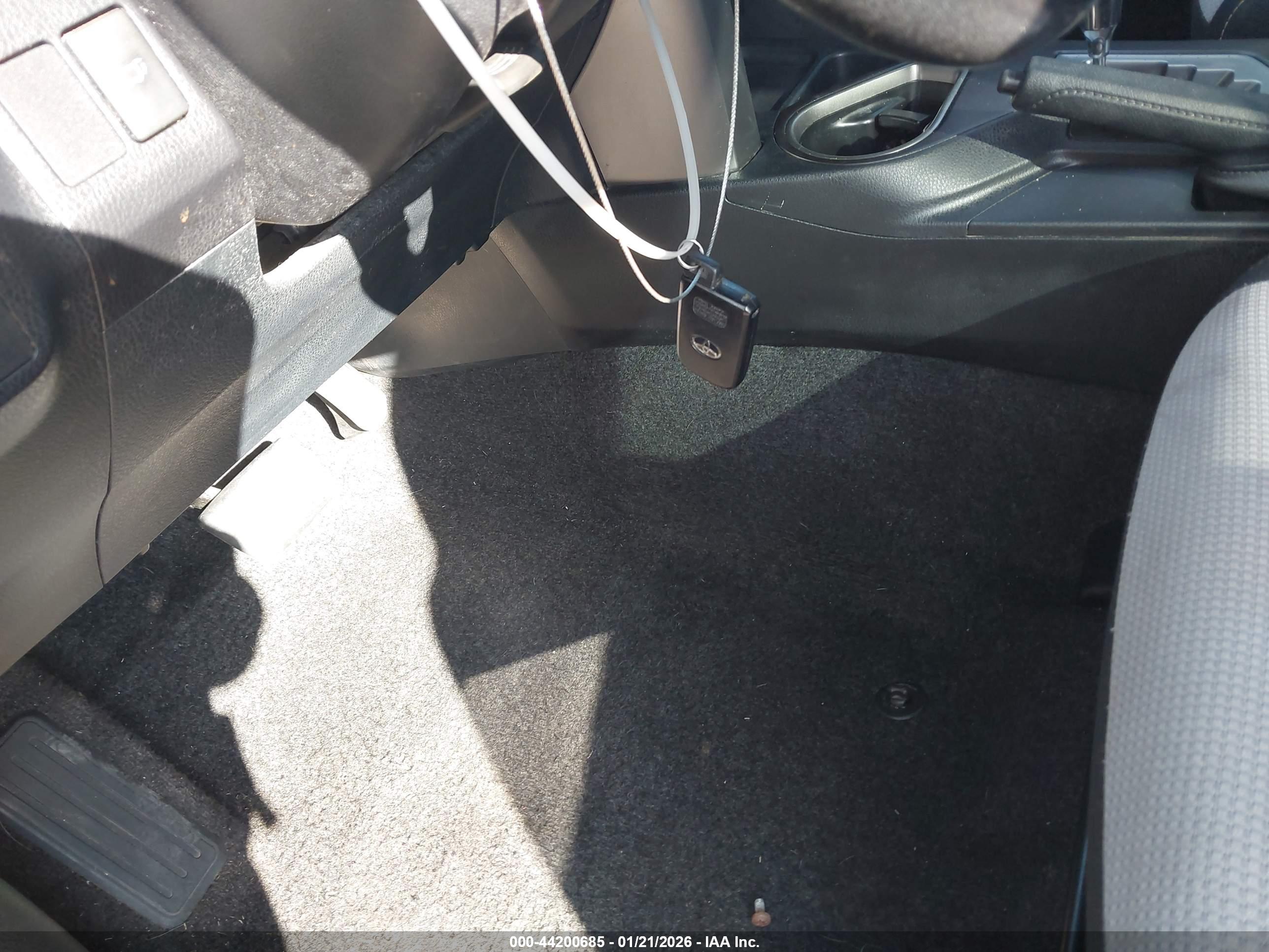TOYOTA RAV4 image 11