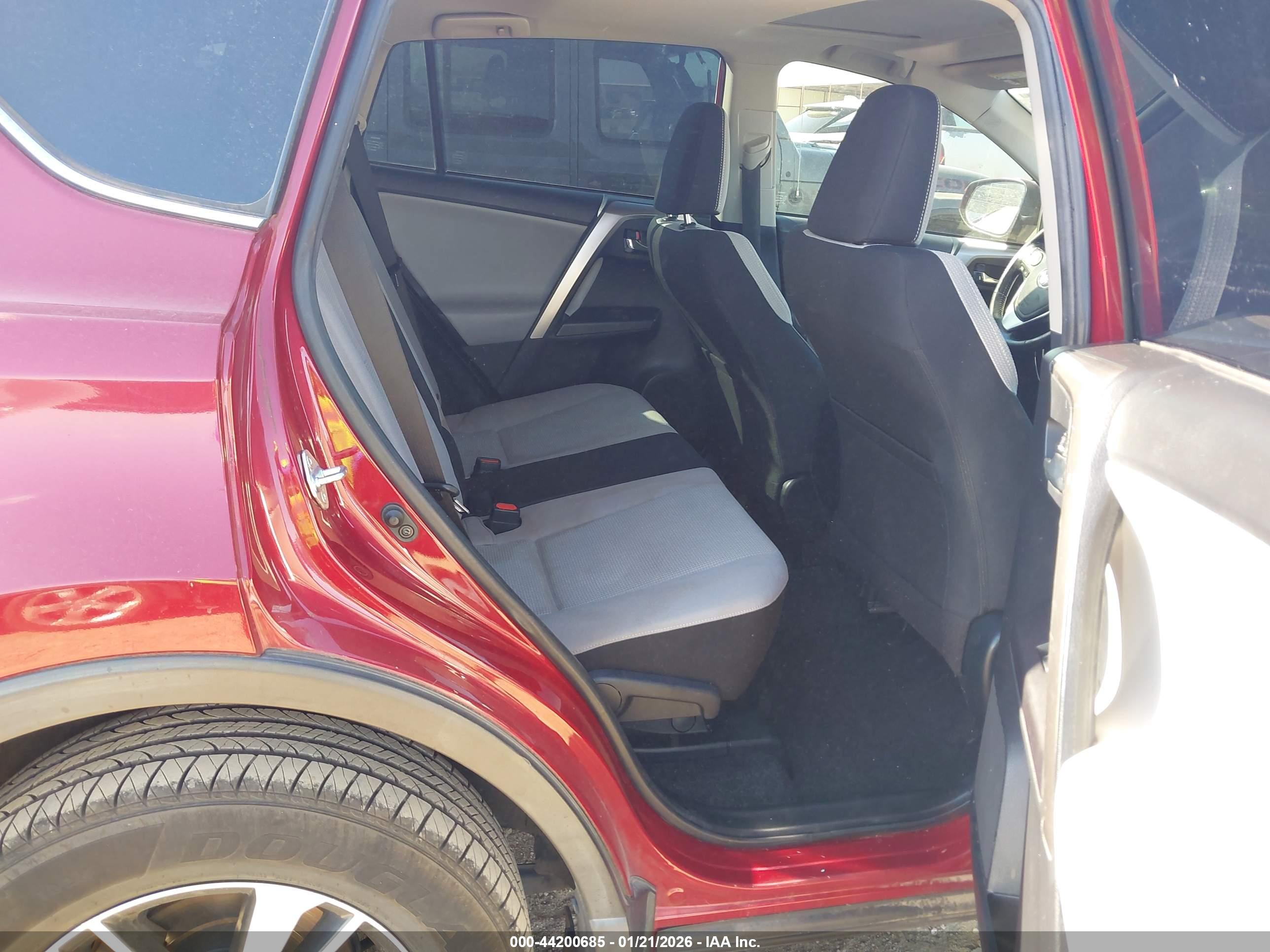 TOYOTA RAV4 image 8