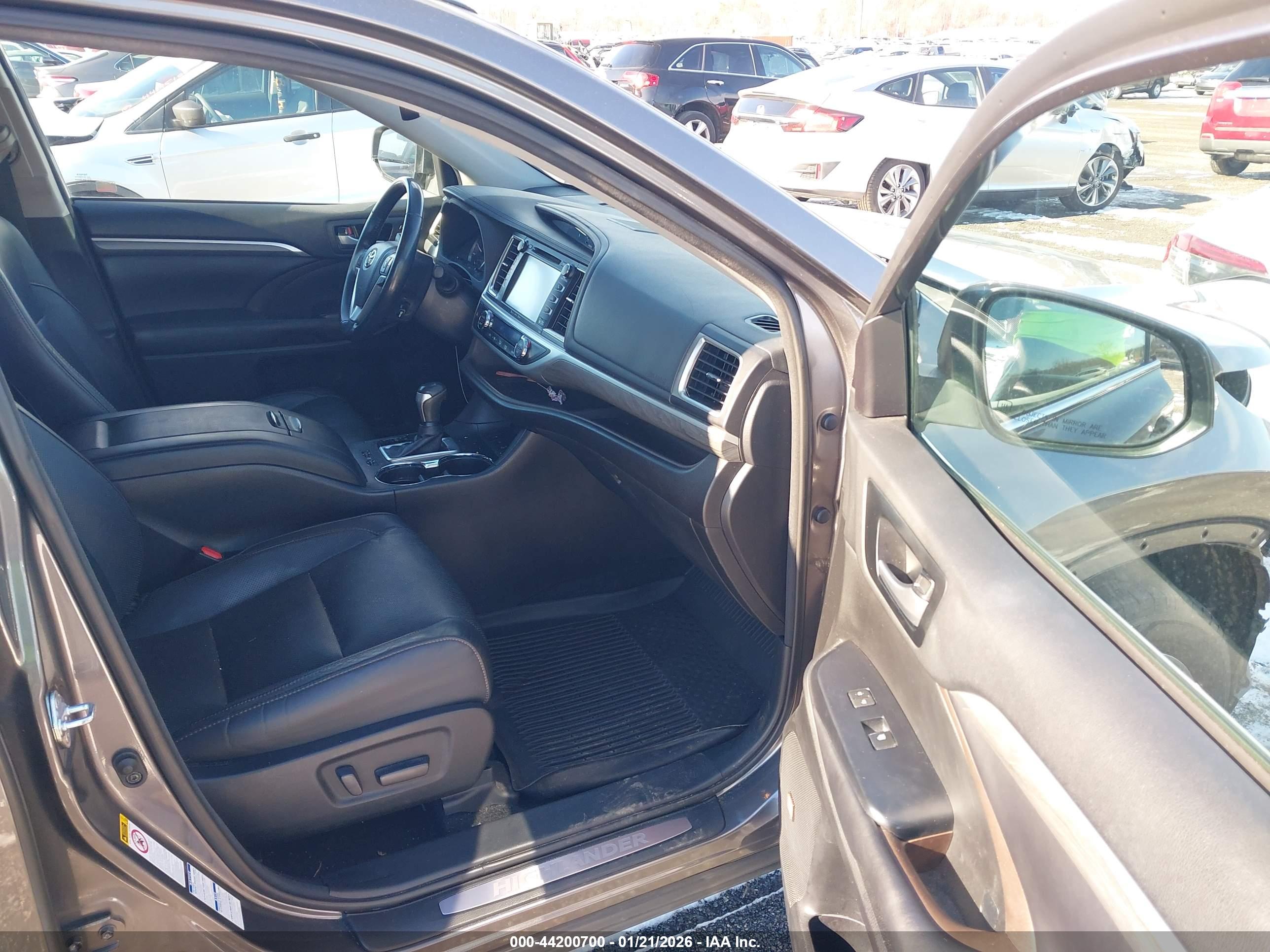 TOYOTA HIGHLANDER image 5